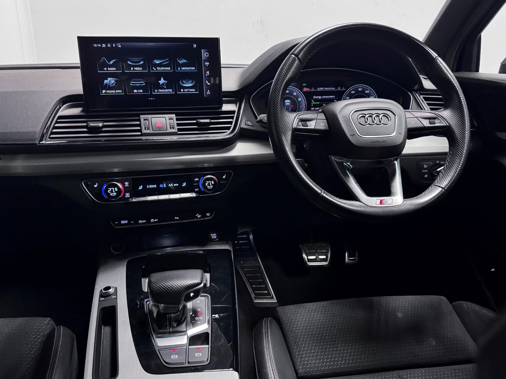 Audi Q5 view 13