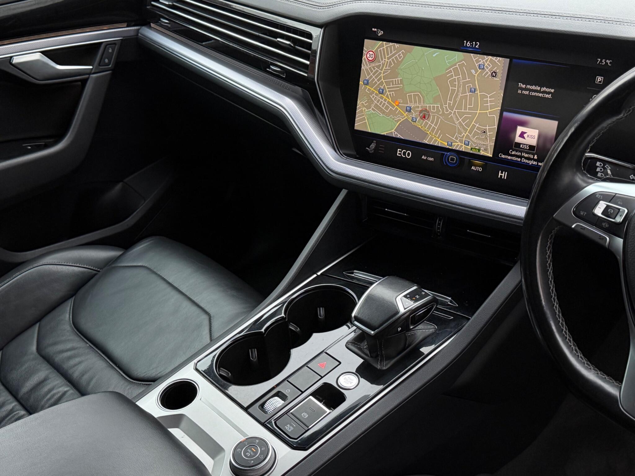 Volkswagen Touareg view 40