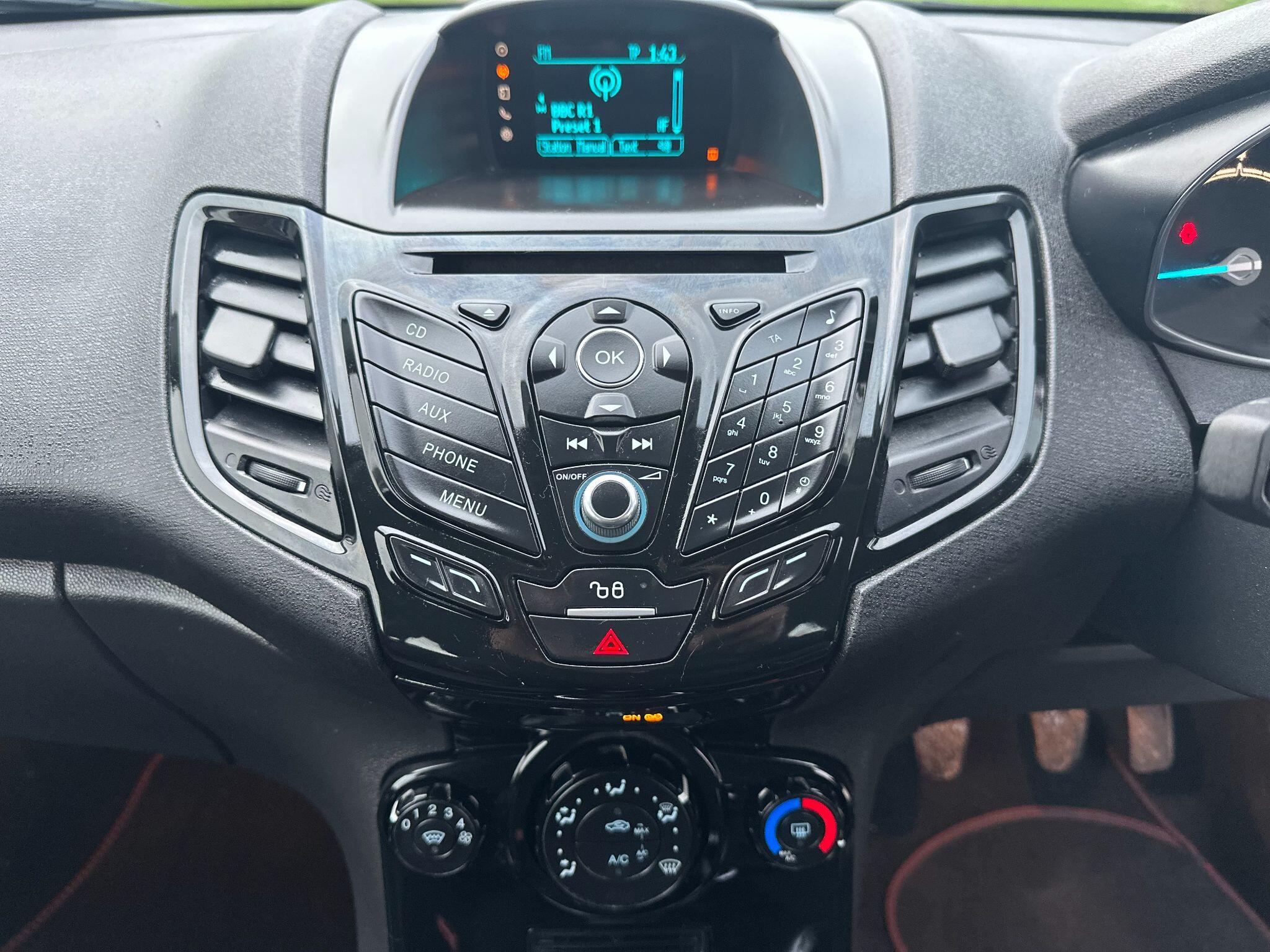 2015 Ford Fiesta image 22
