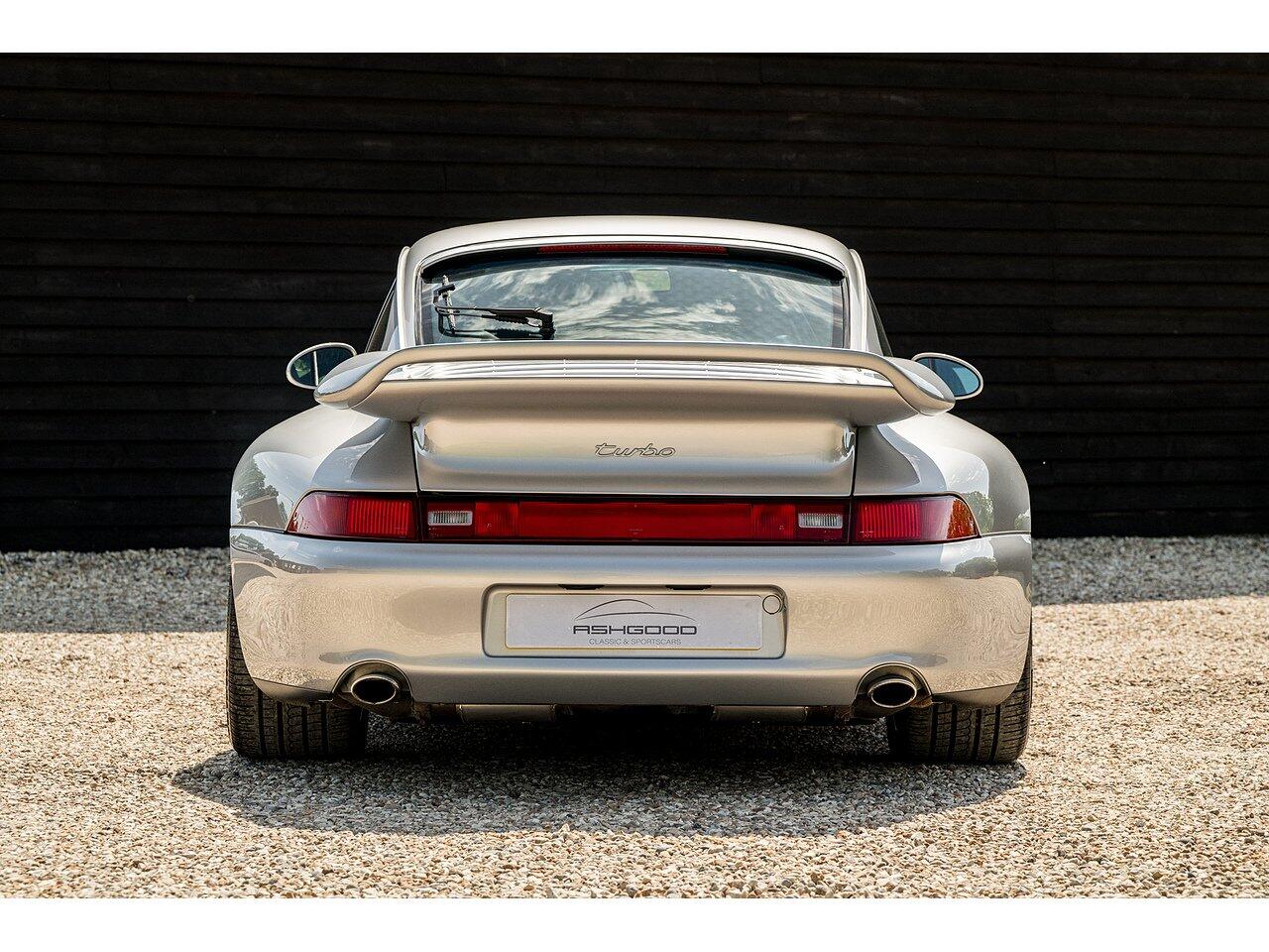 Porsche 911 view 10