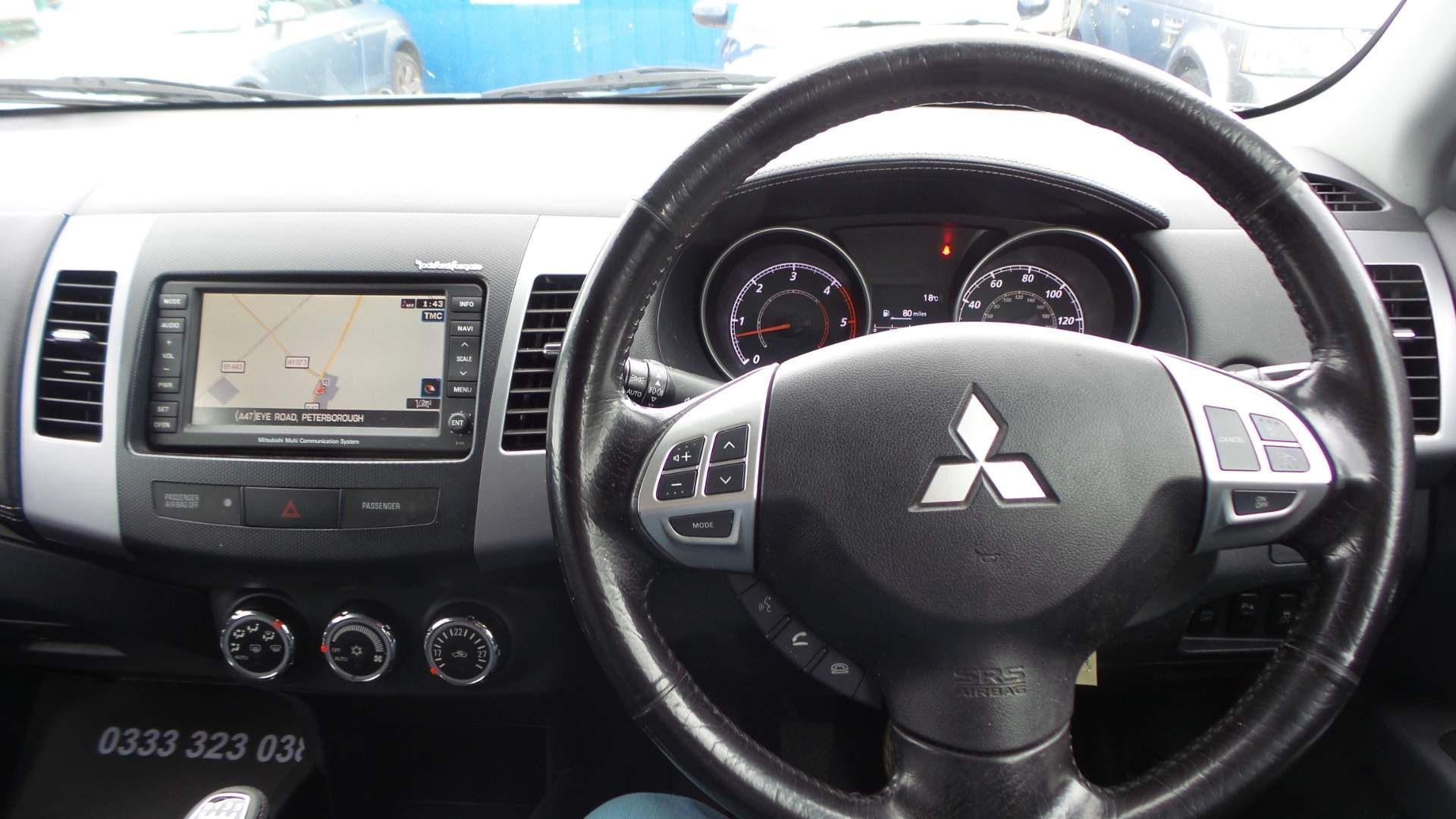 Mitsubishi Outlander view 11