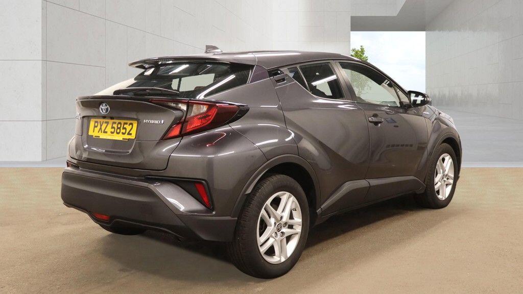 Toyota C-HR view 7