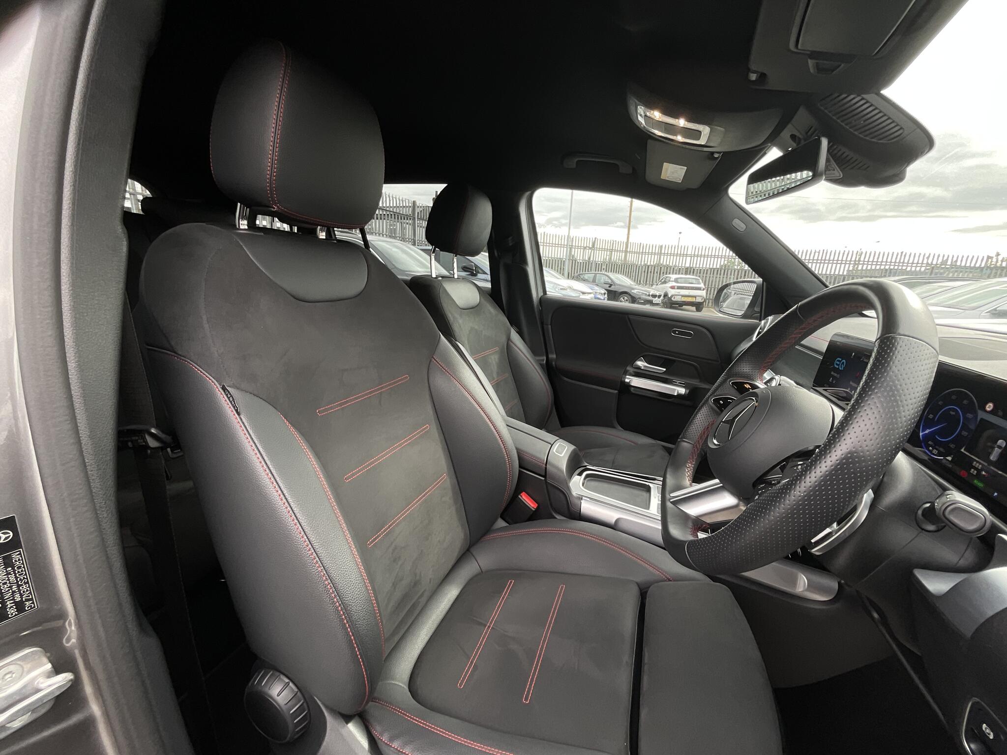 Mercedes-Benz Eqb view 8