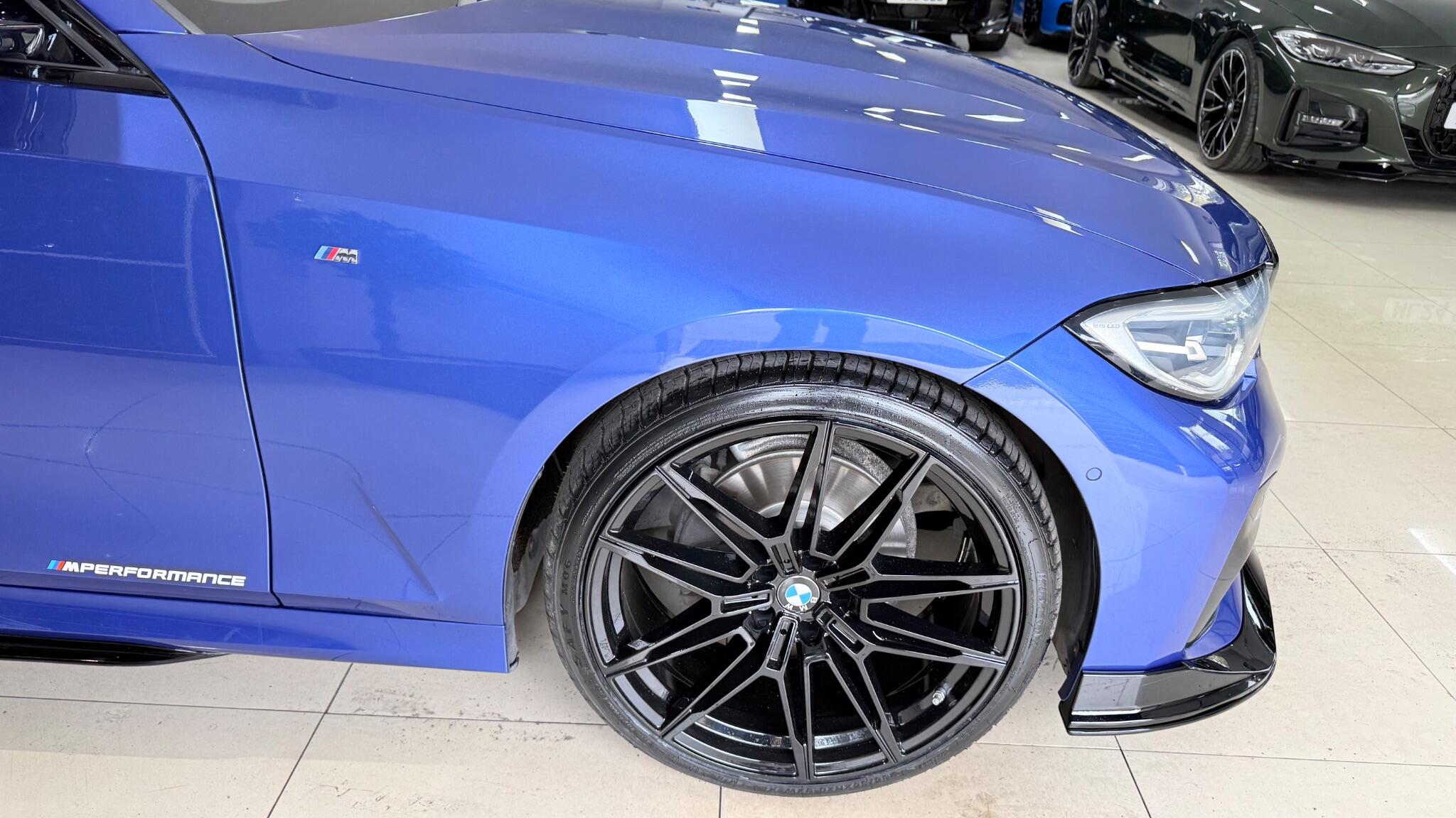 BMW 3 Series view 44