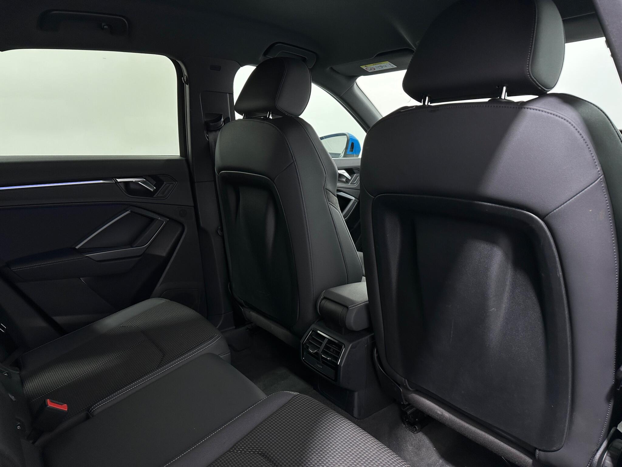 Audi Q3 view 41