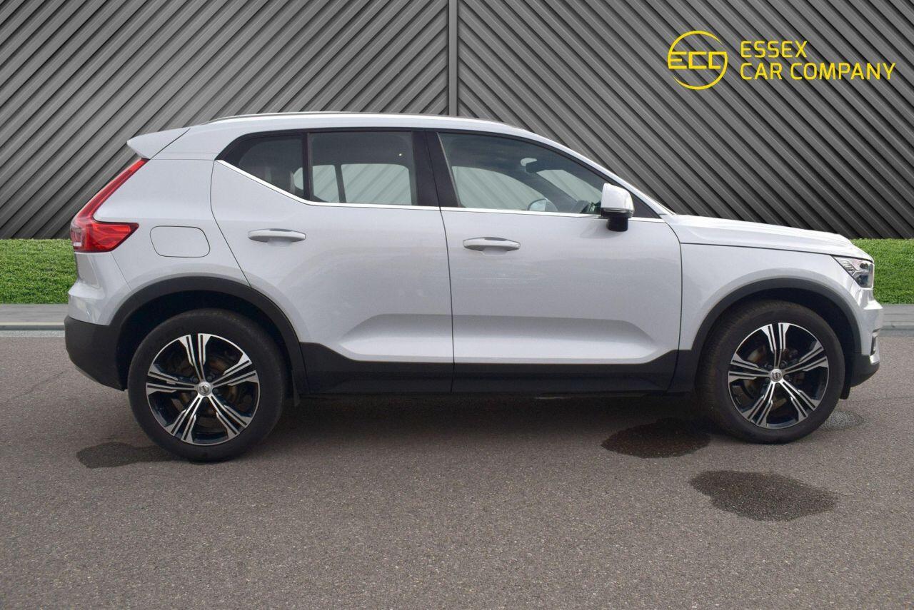 Volvo XC40 view 8