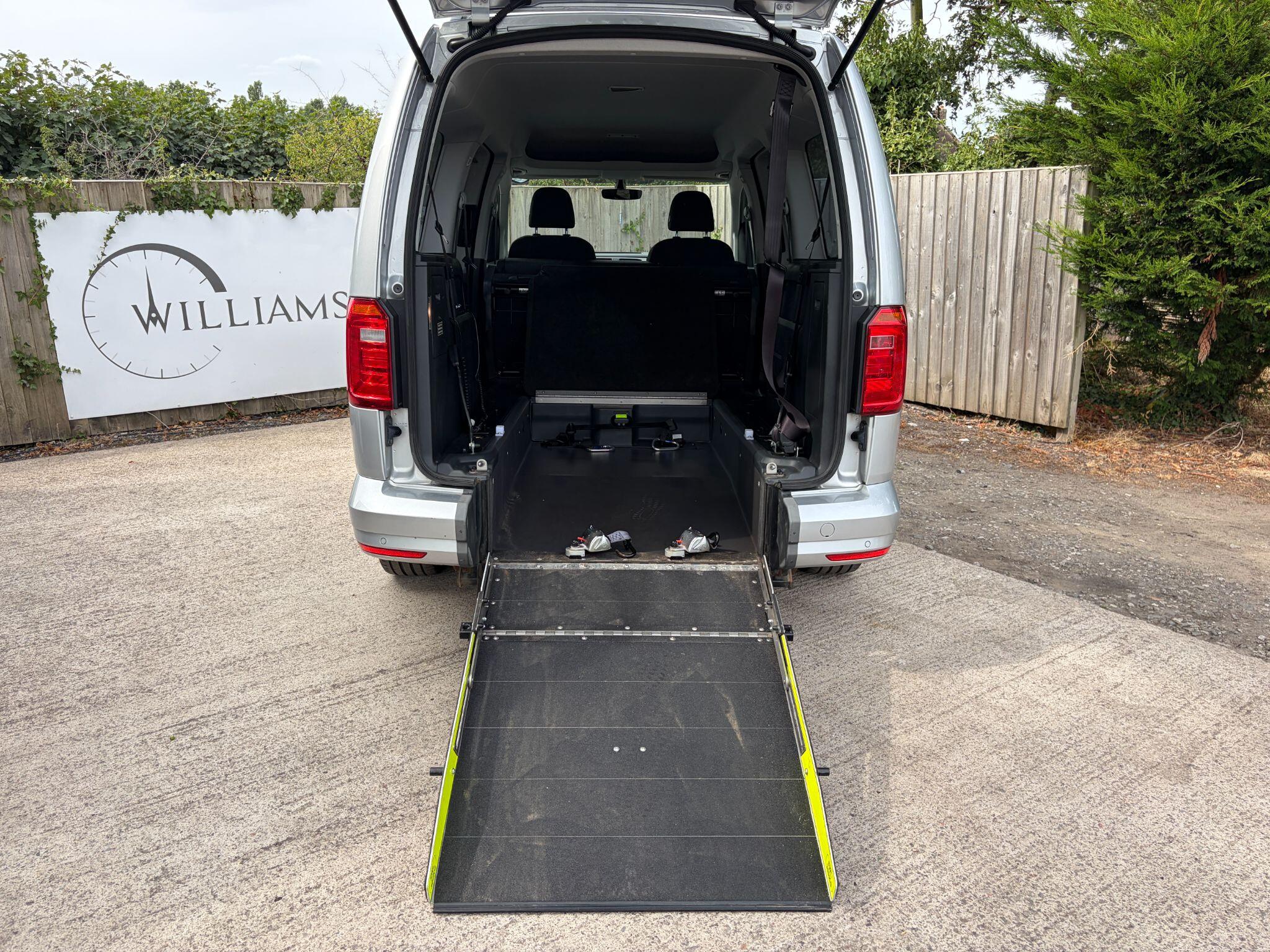 Volkswagen Caddy Maxi Life view 2