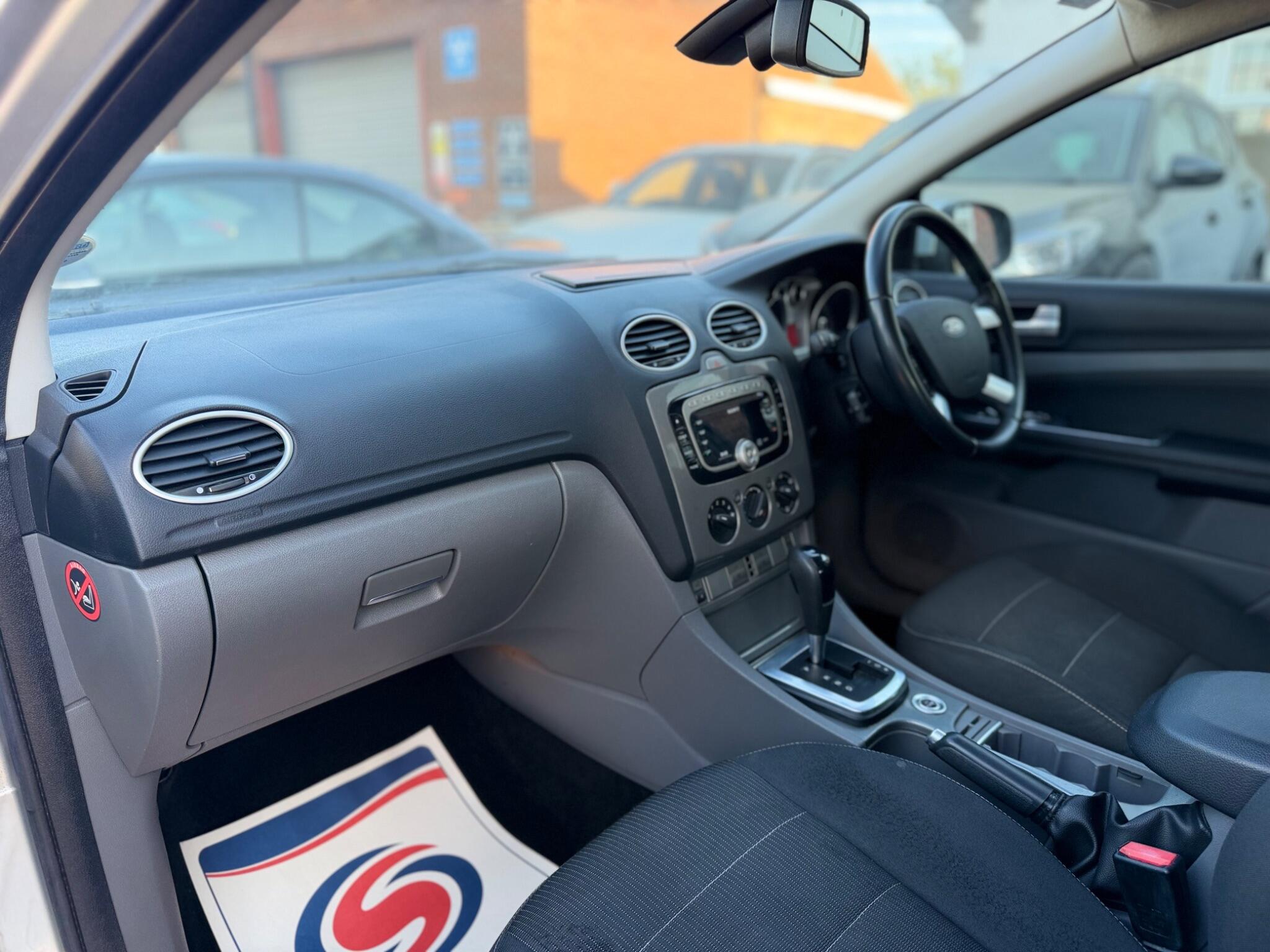 Ford Focus view 17
