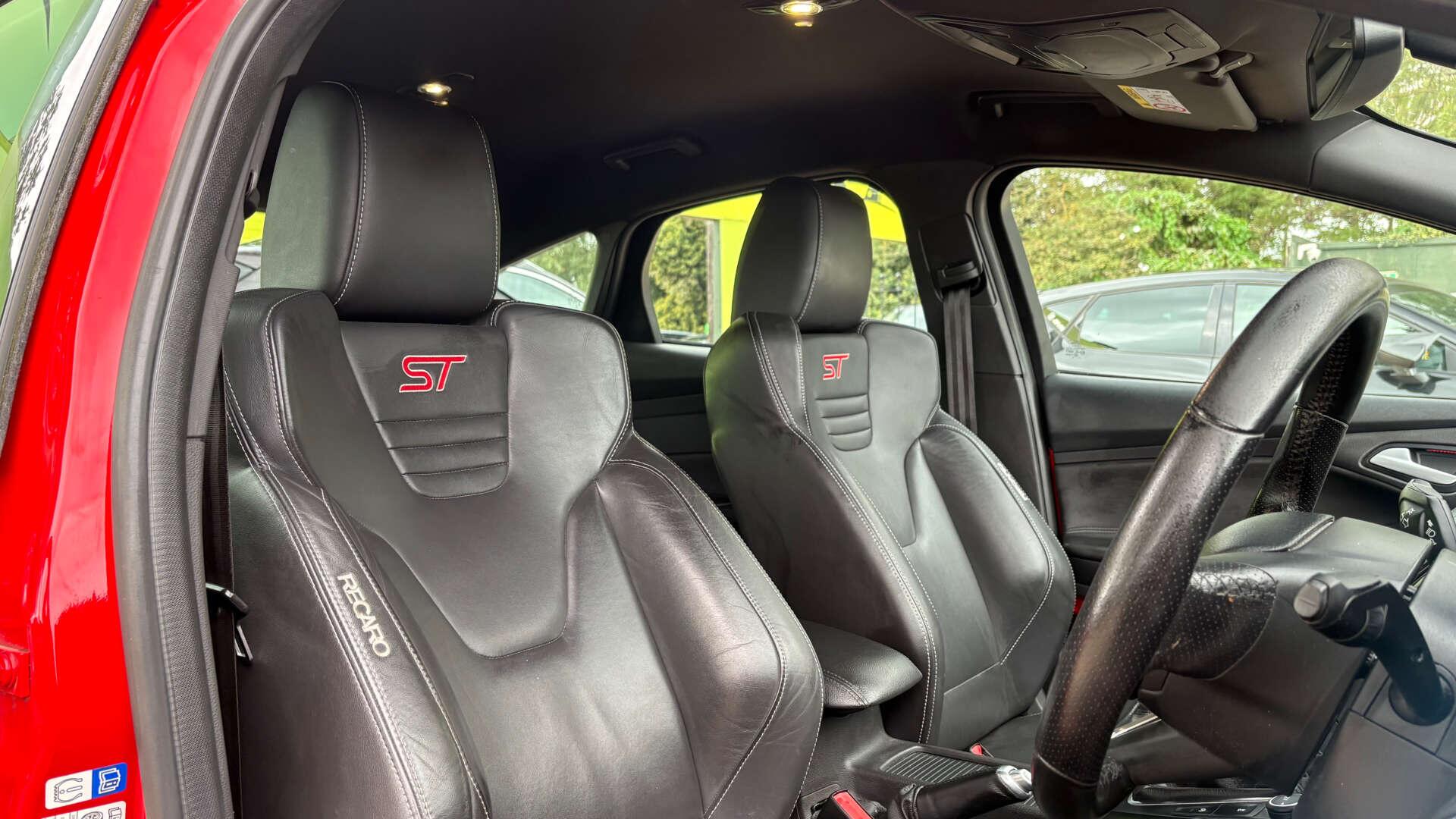 Ford Focus view 2