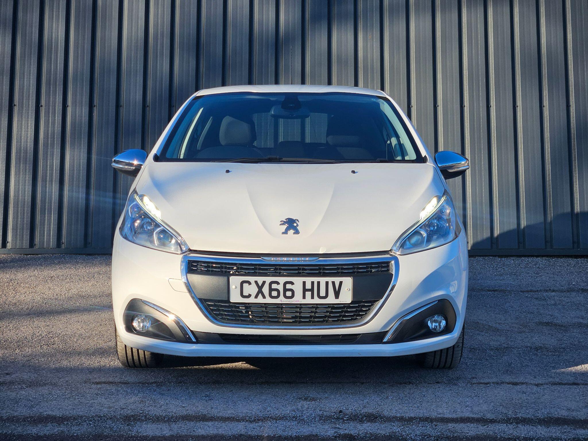 2017 Peugeot 208 image 2