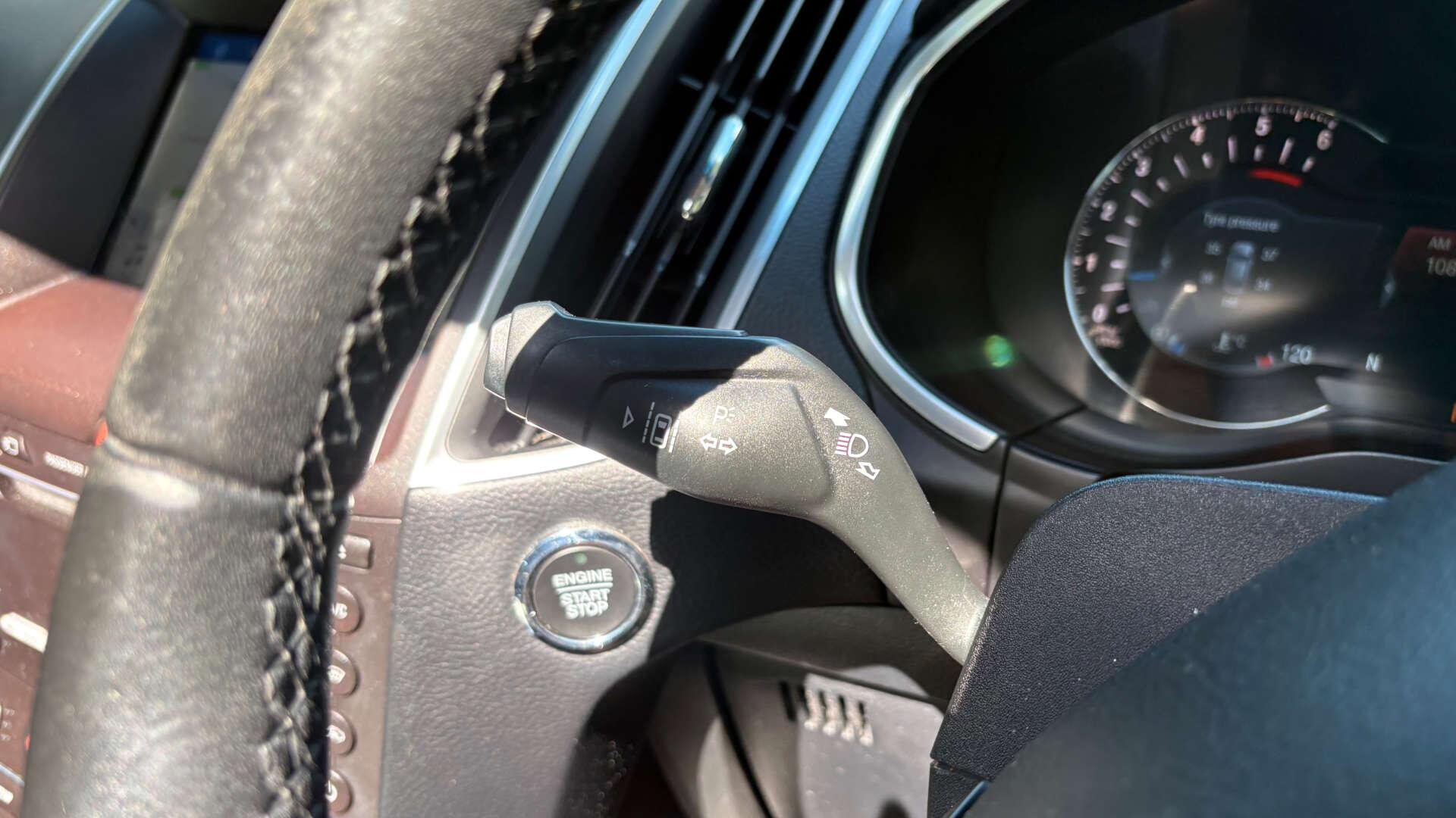 Ford Edge view 18