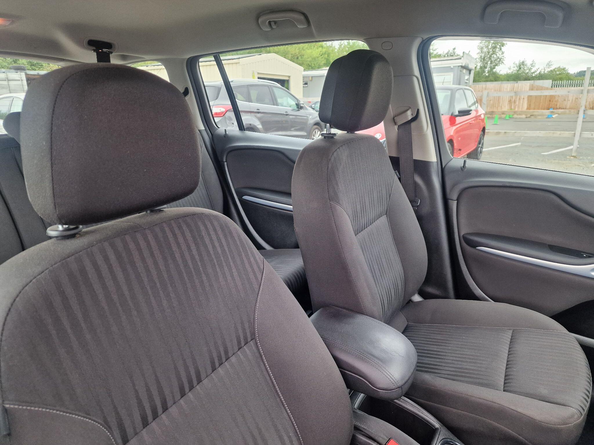 Vauxhall Zafira Tourer view 22