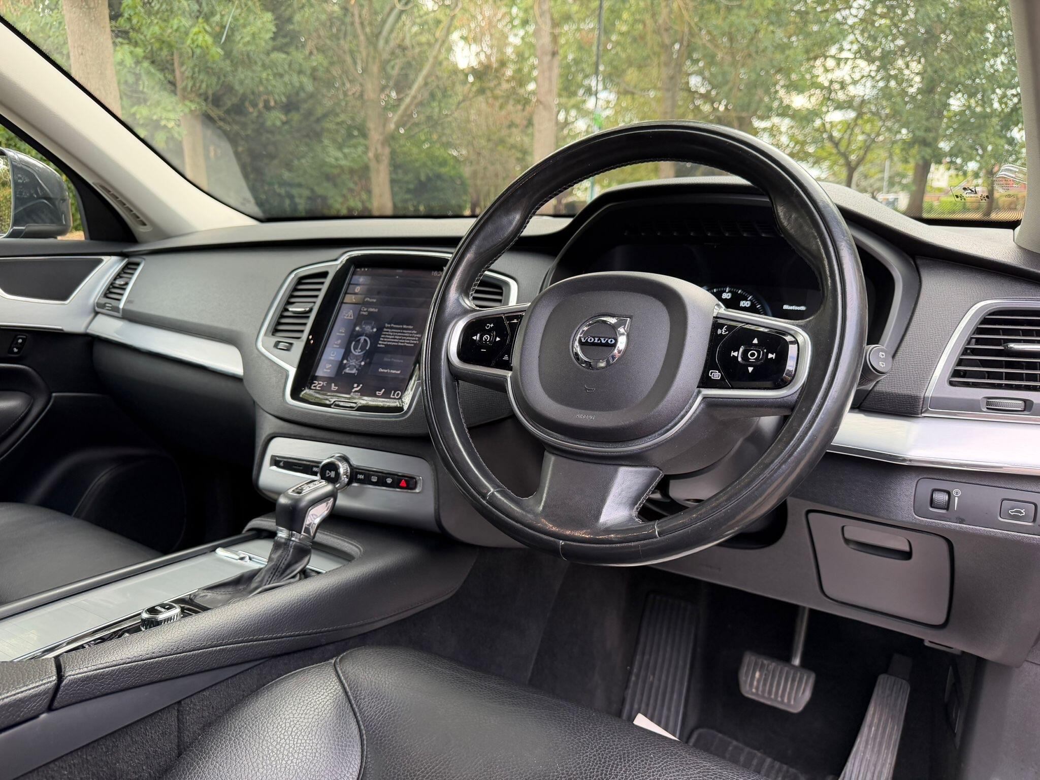 Volvo XC90 view 2
