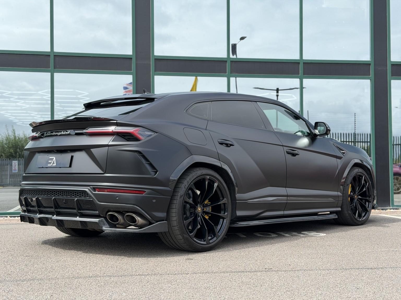 Lamborghini Urus view 33