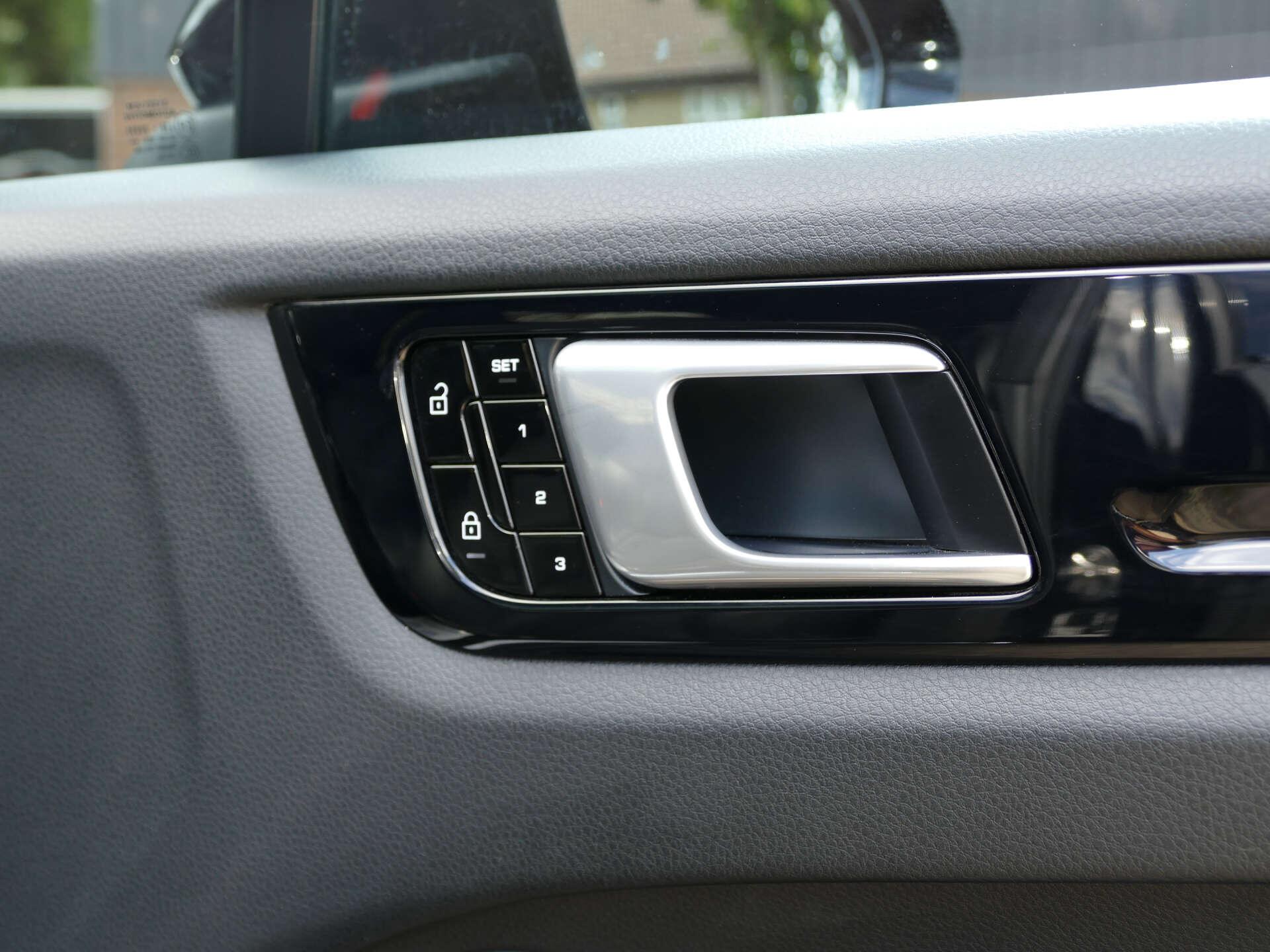 Porsche Cayenne view 45