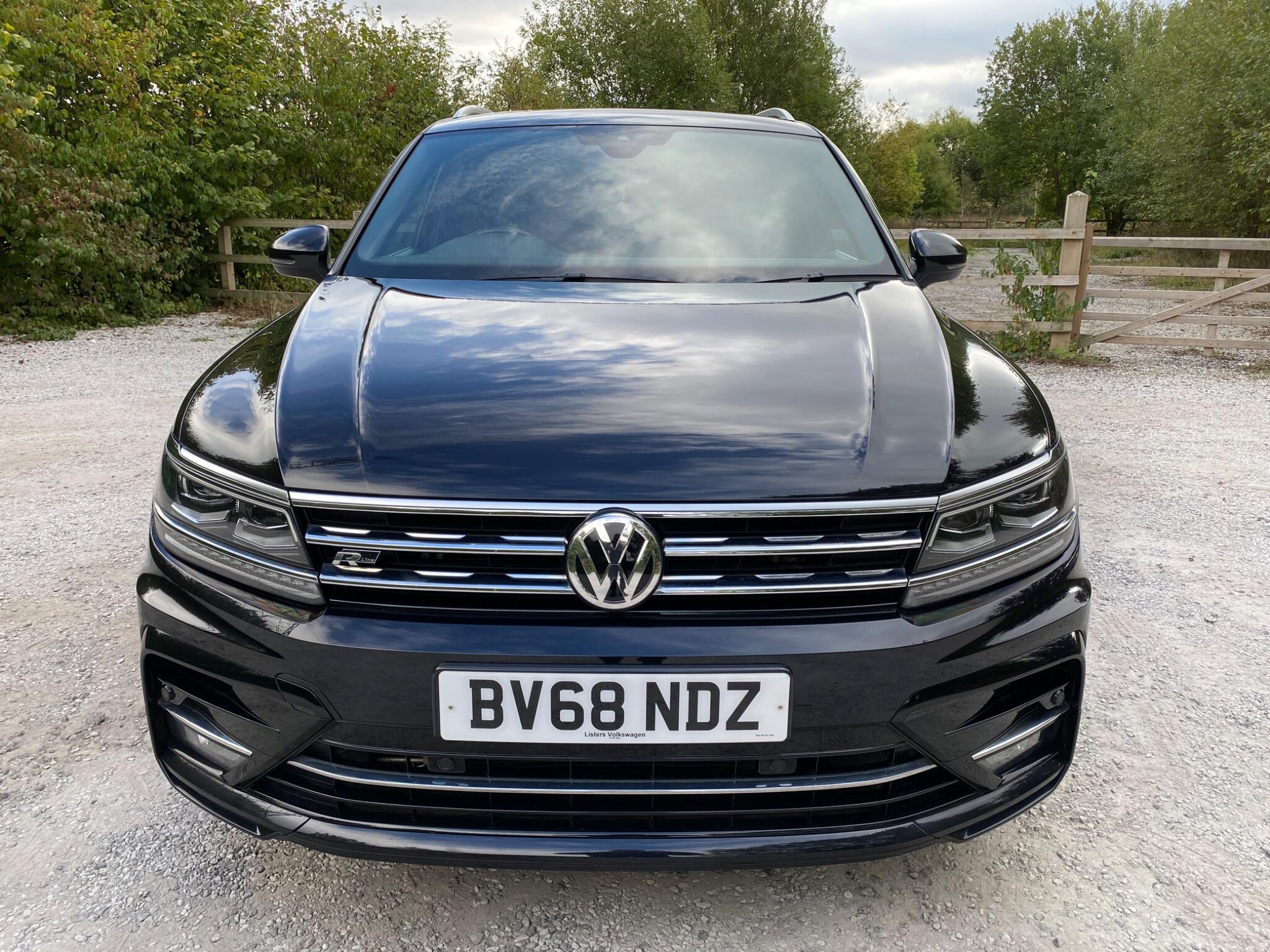 Volkswagen Tiguan view 2