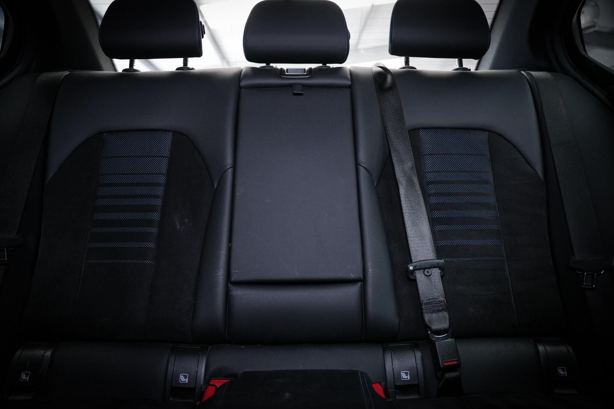 BMW 3 Series view 24