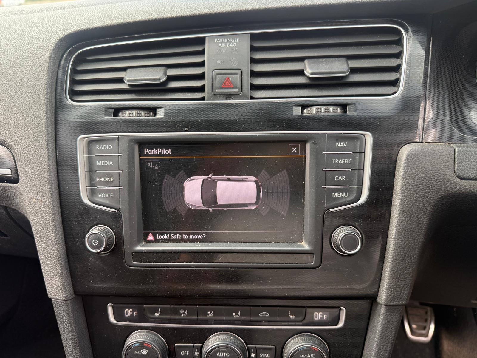Volkswagen Golf view 19