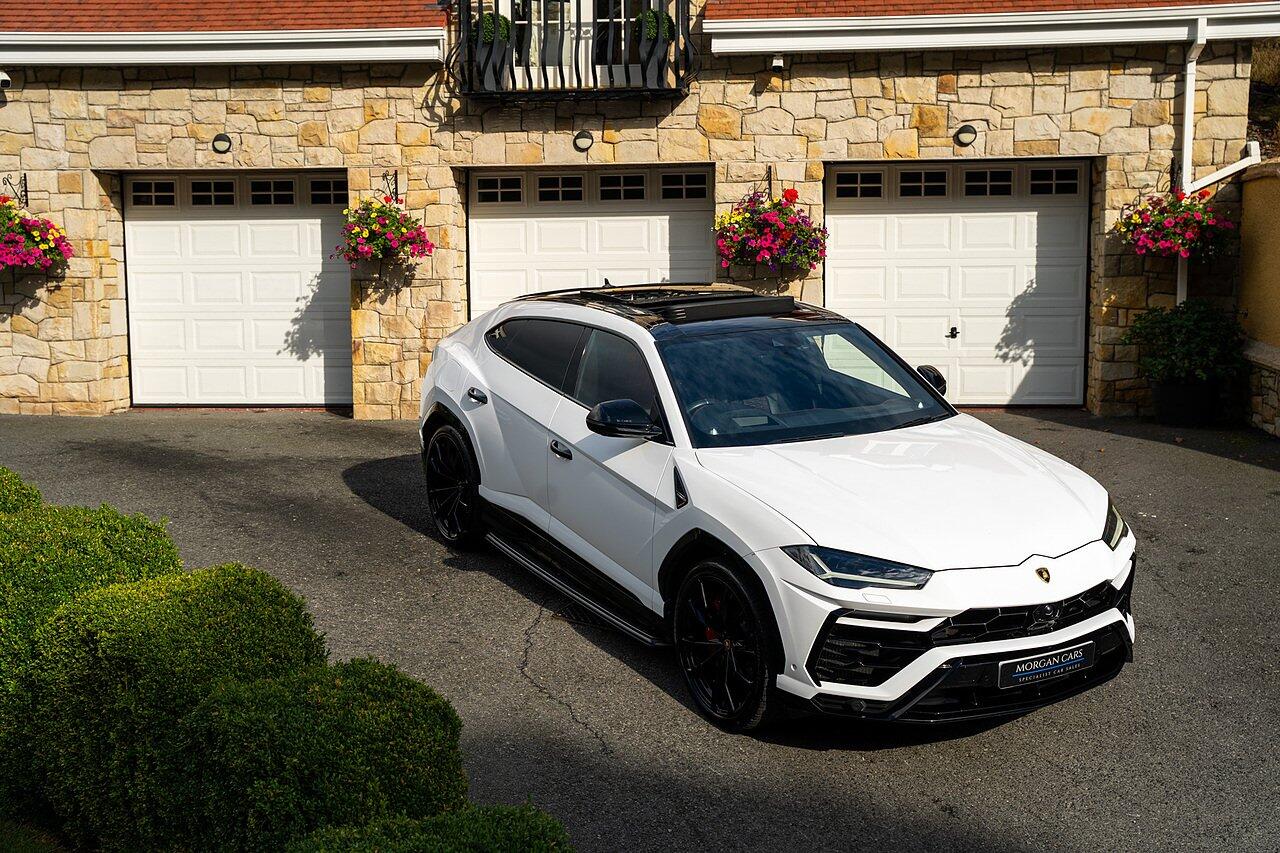 Lamborghini Urus view 92