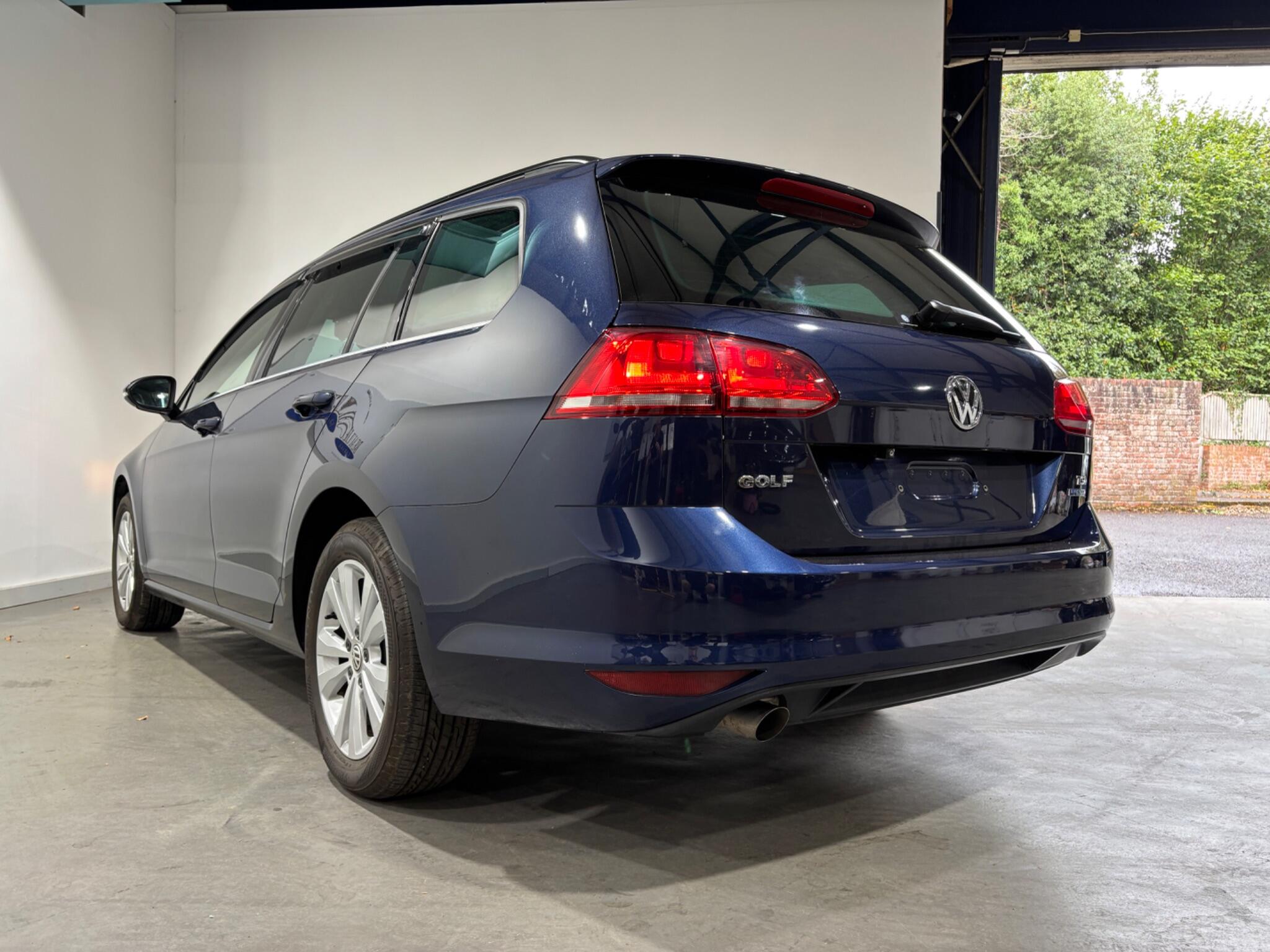 Volkswagen Golf view 3