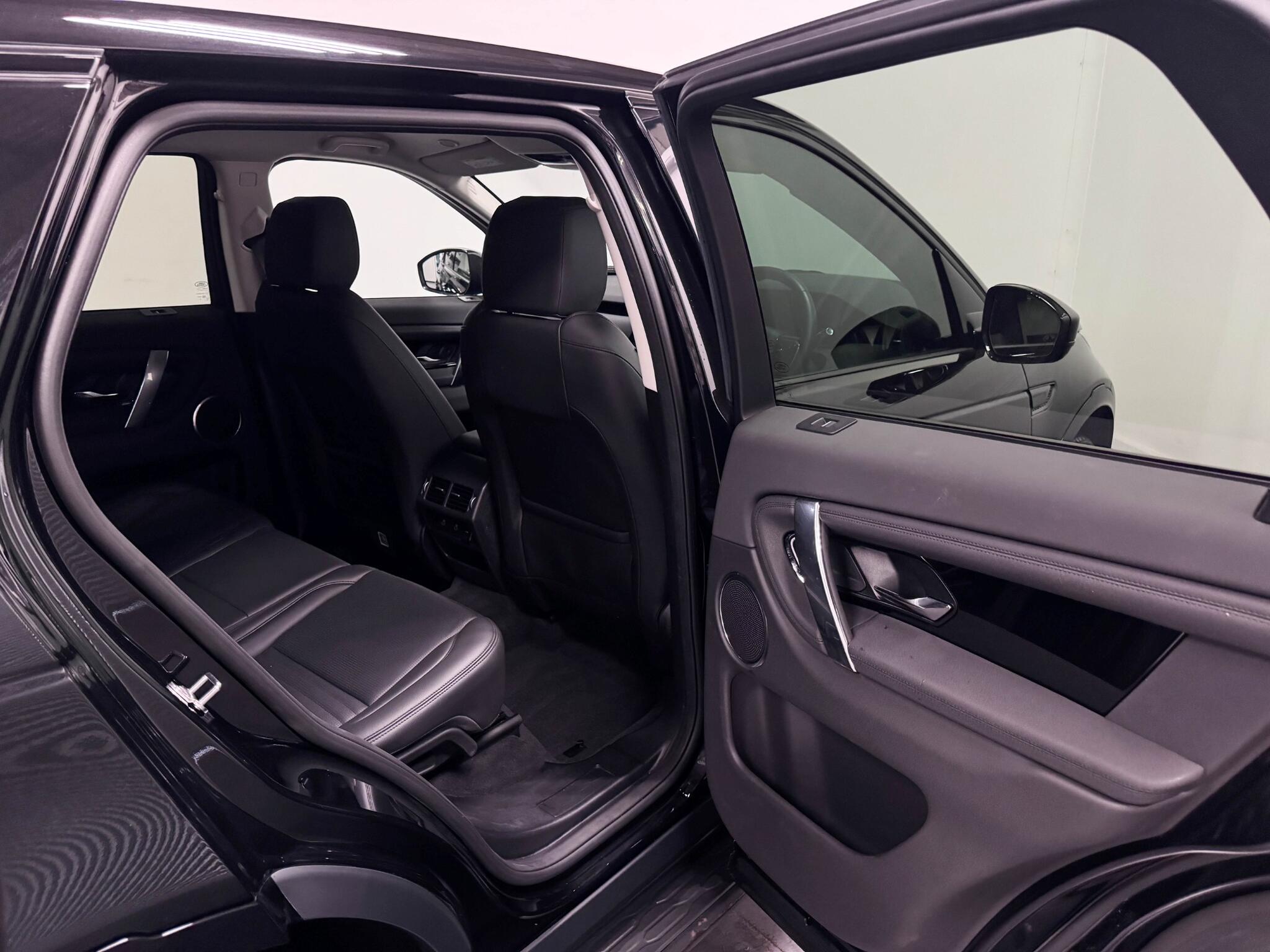 Land Rover Discovery Sport view 29