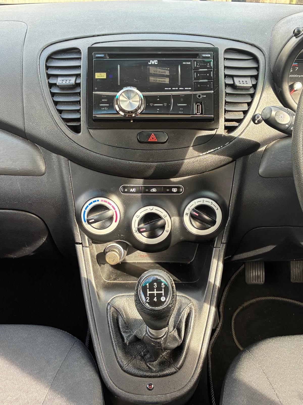 Hyundai i10 view 20