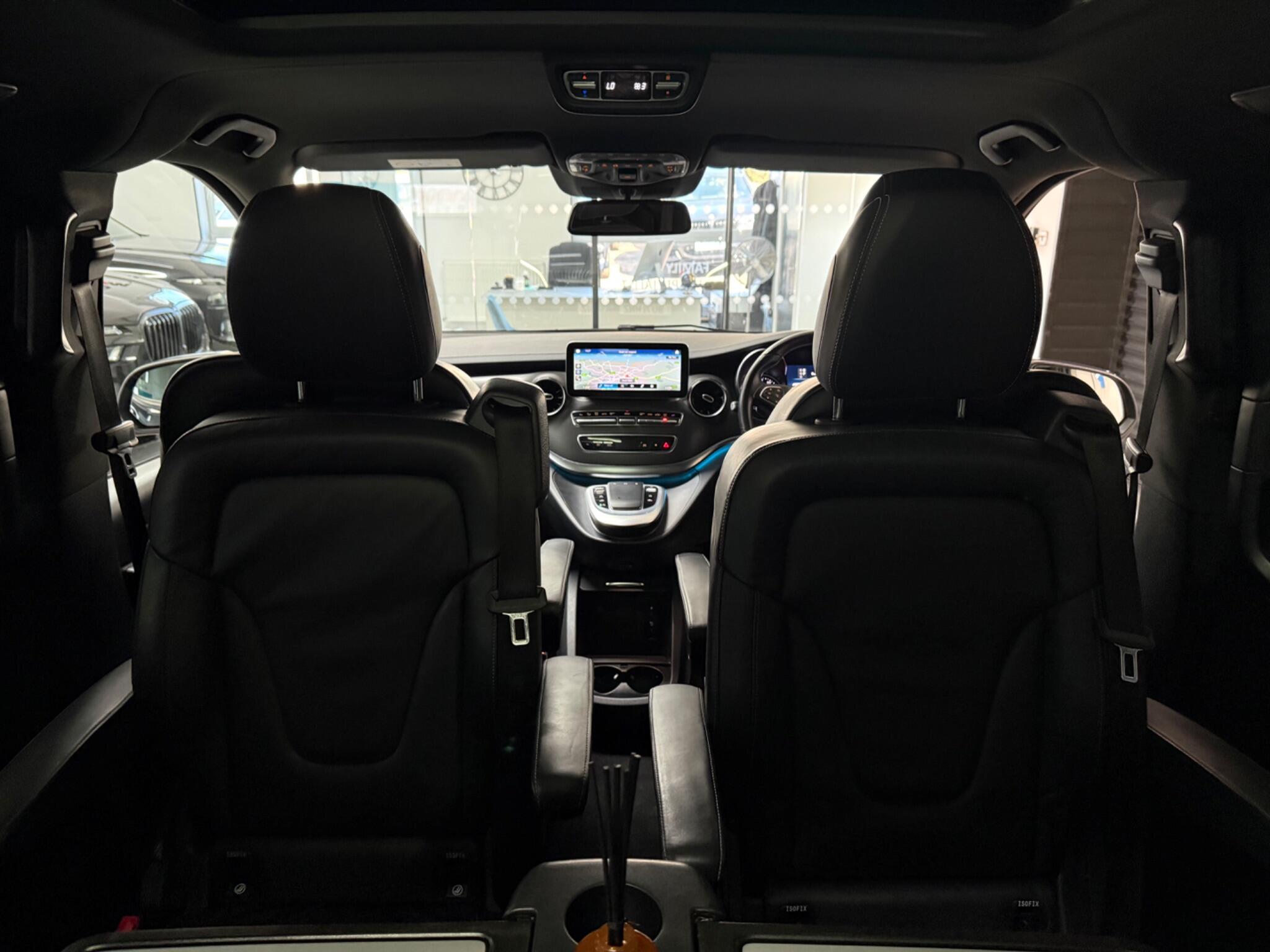 Mercedes-Benz V-Class view 12