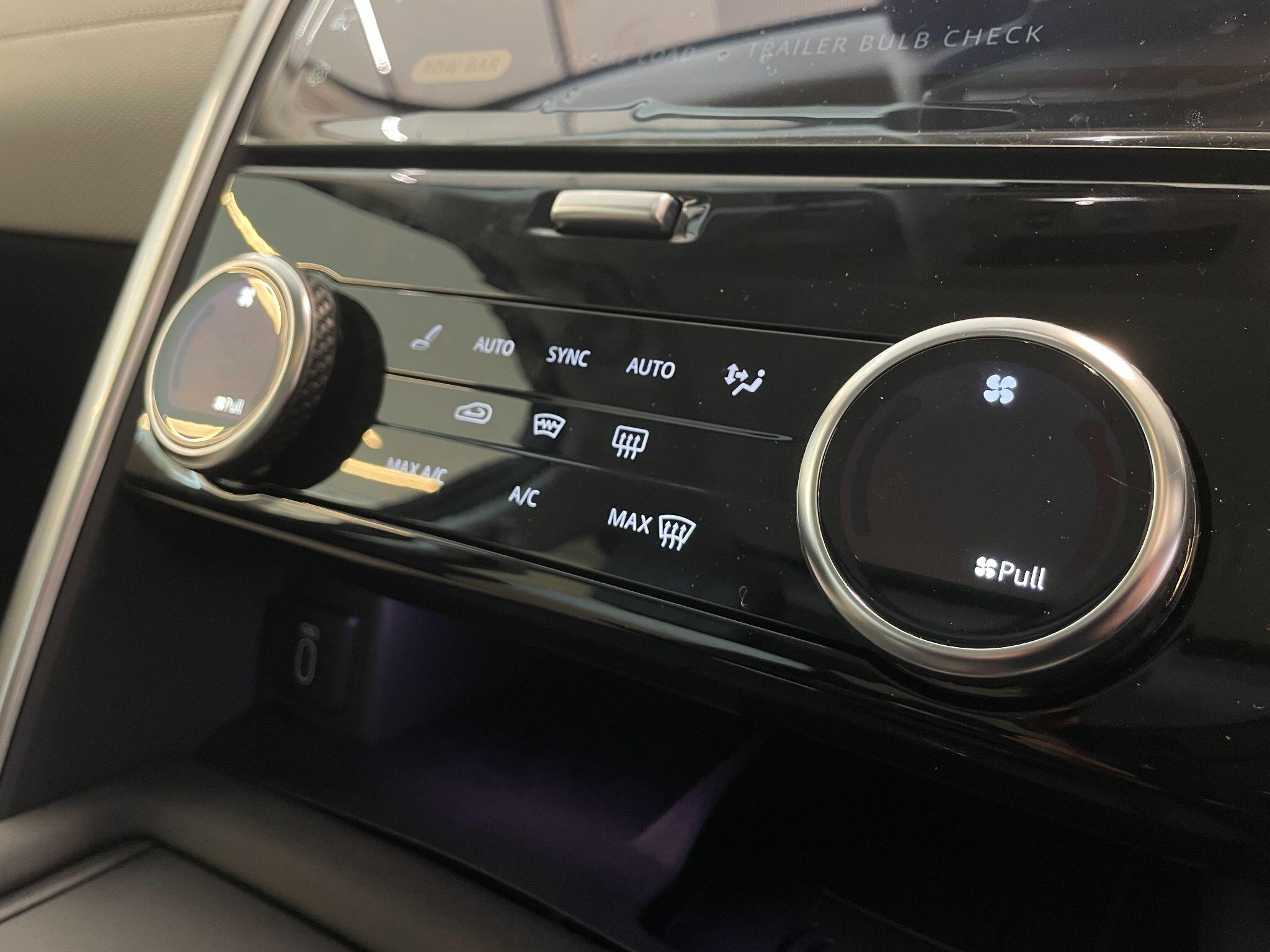 Land Rover Discovery view 22