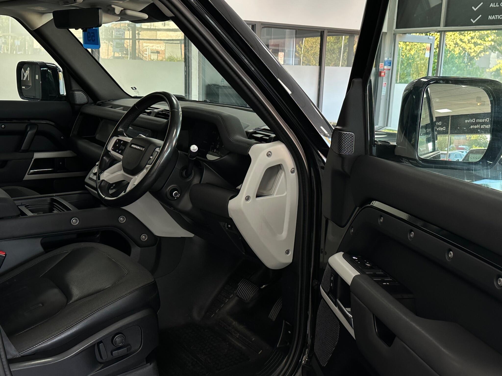 Land Rover Defender 110 view 23