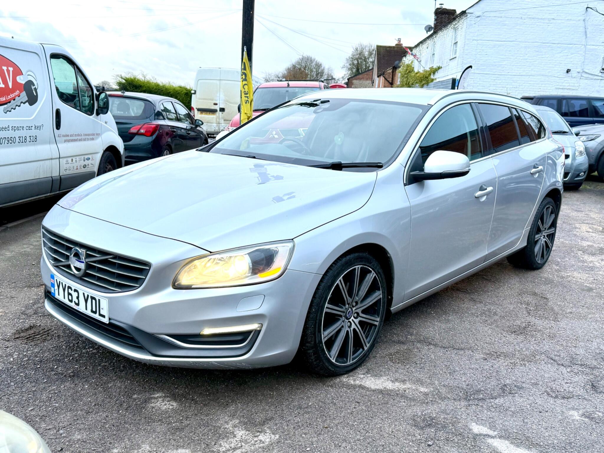 2014 Volvo V60 2.0 D3 SE Lux Nav Geartronic Euro 5 (s/s) 5dr • 81,071 miles image 3