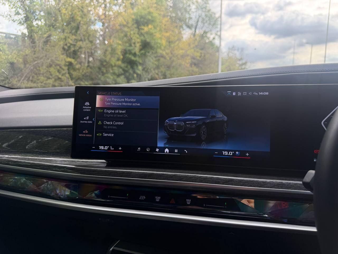 BMW 7 Series view 67