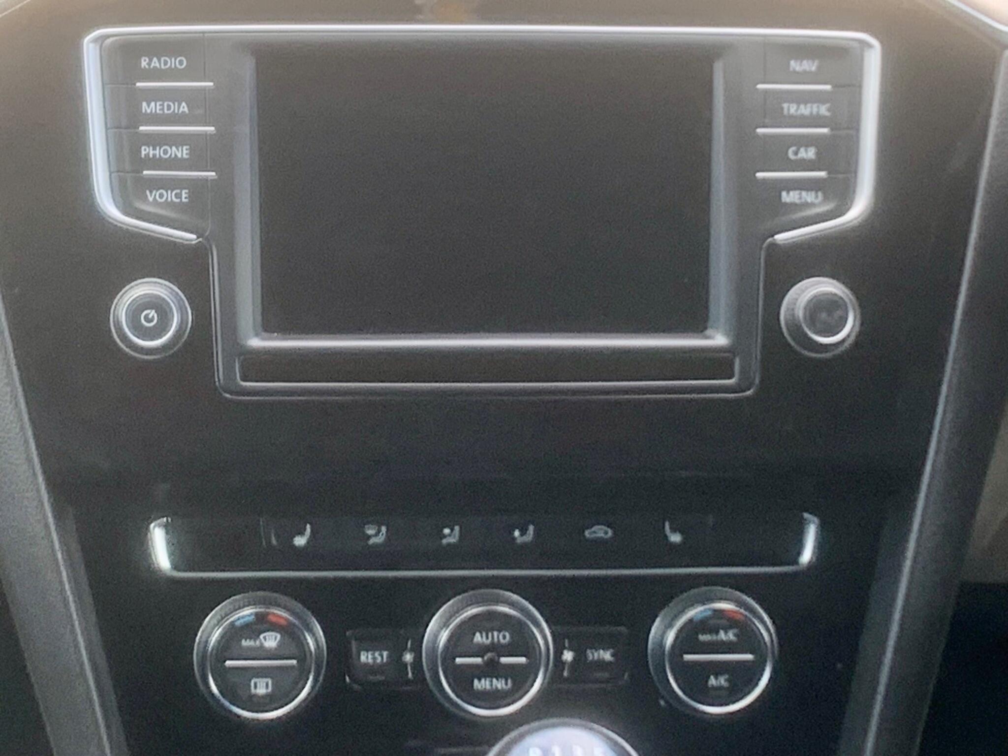 Volkswagen Passat view 32