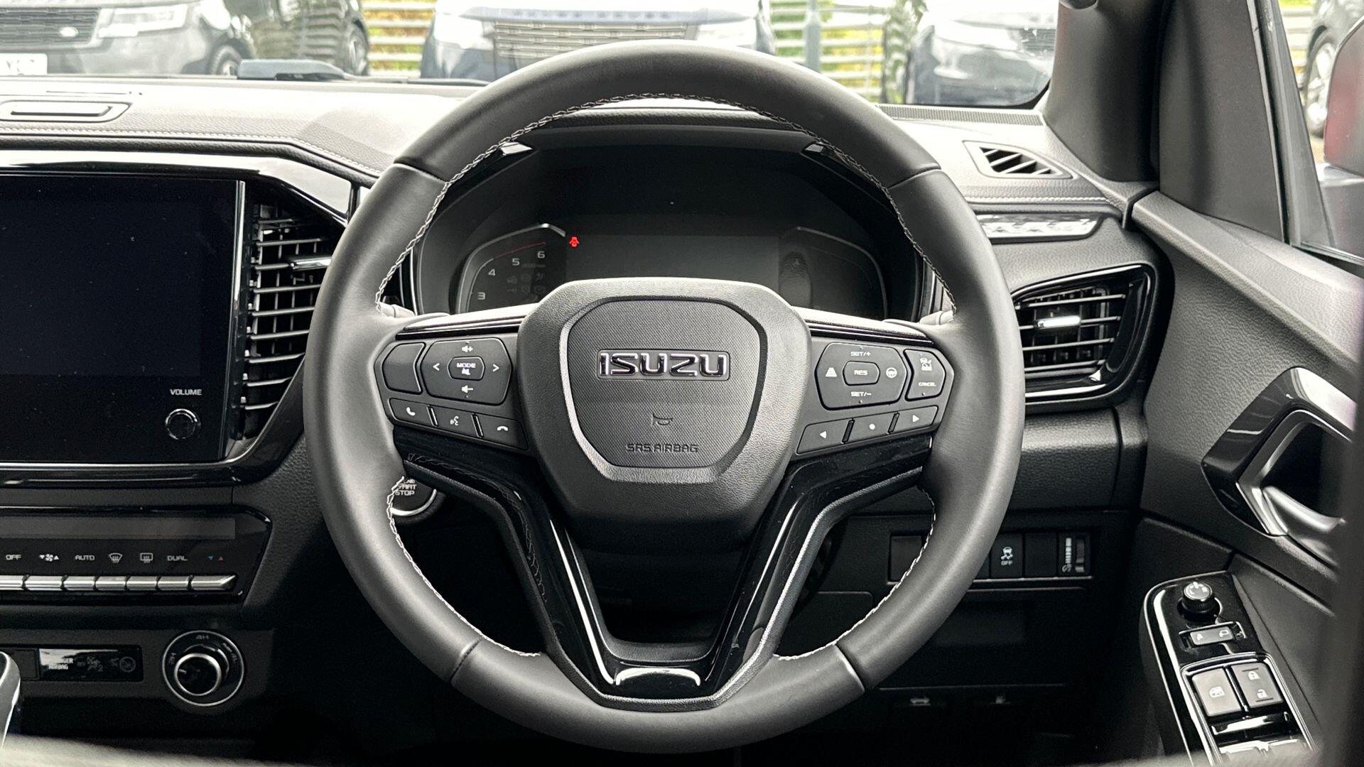 Isuzu D-Max view 14
