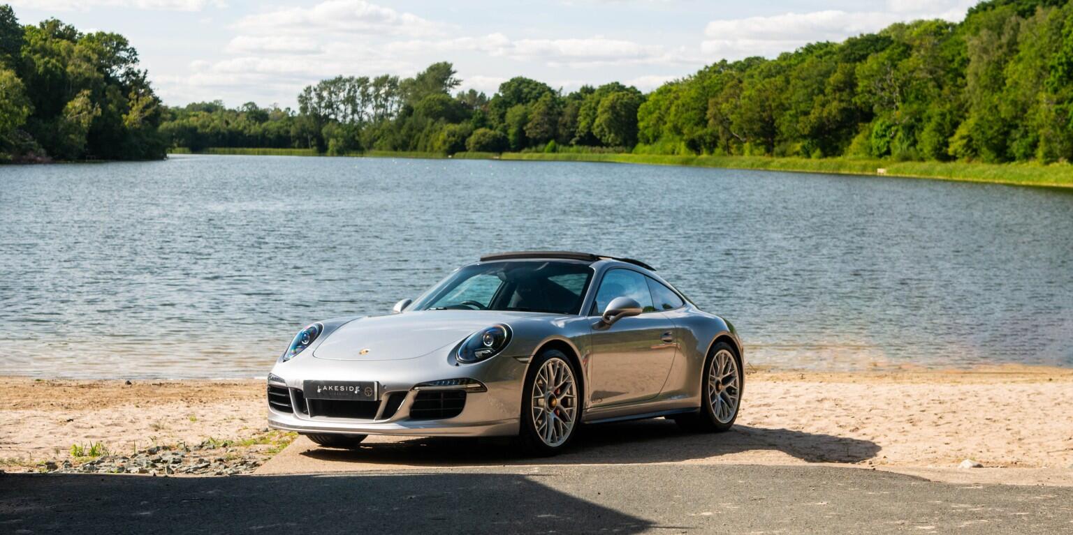 Porsche 911 view 3