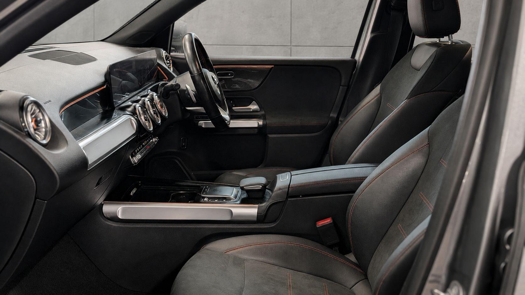 Mercedes-Benz GLB view 12