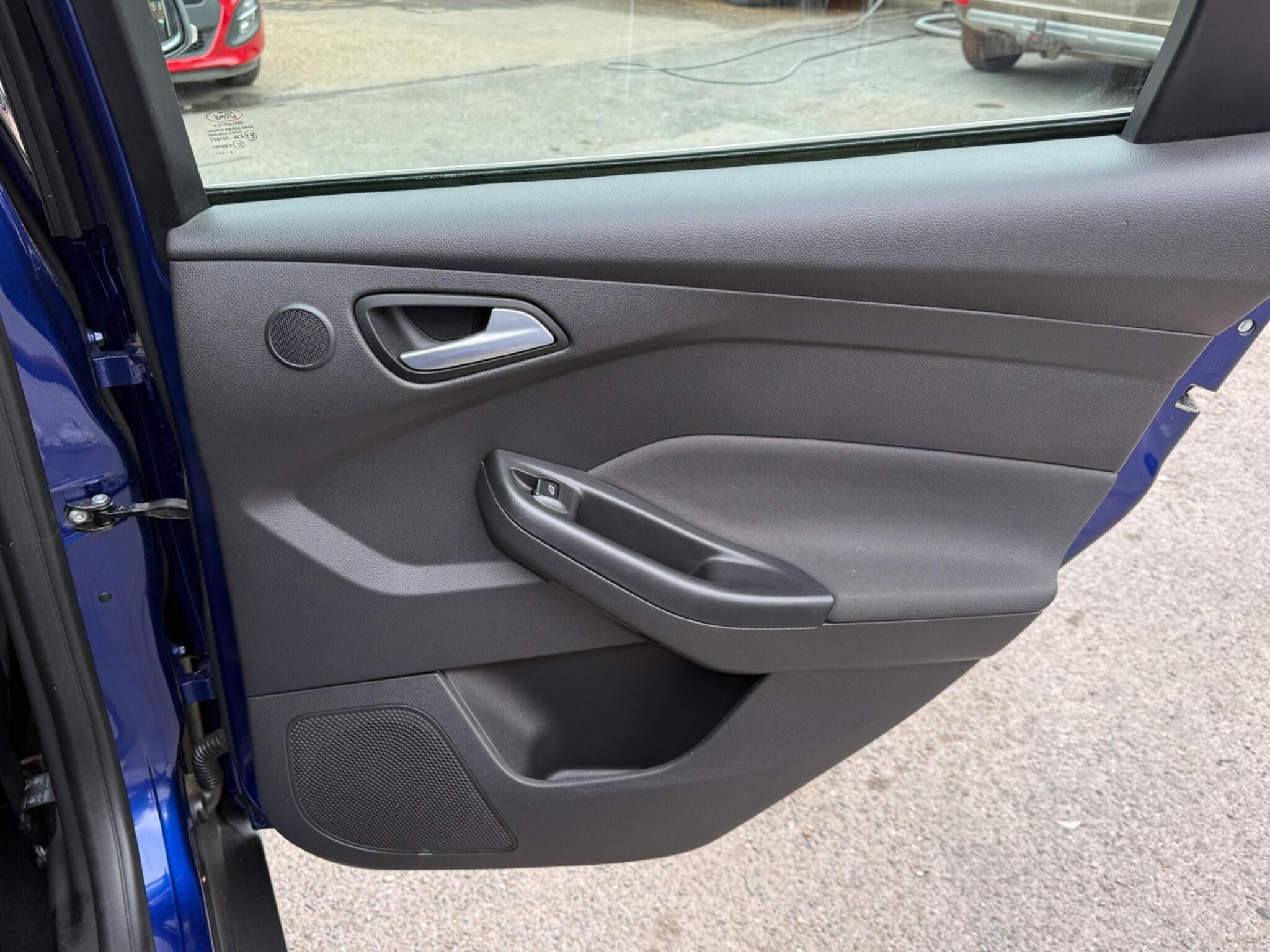 Ford Focus - Image 37