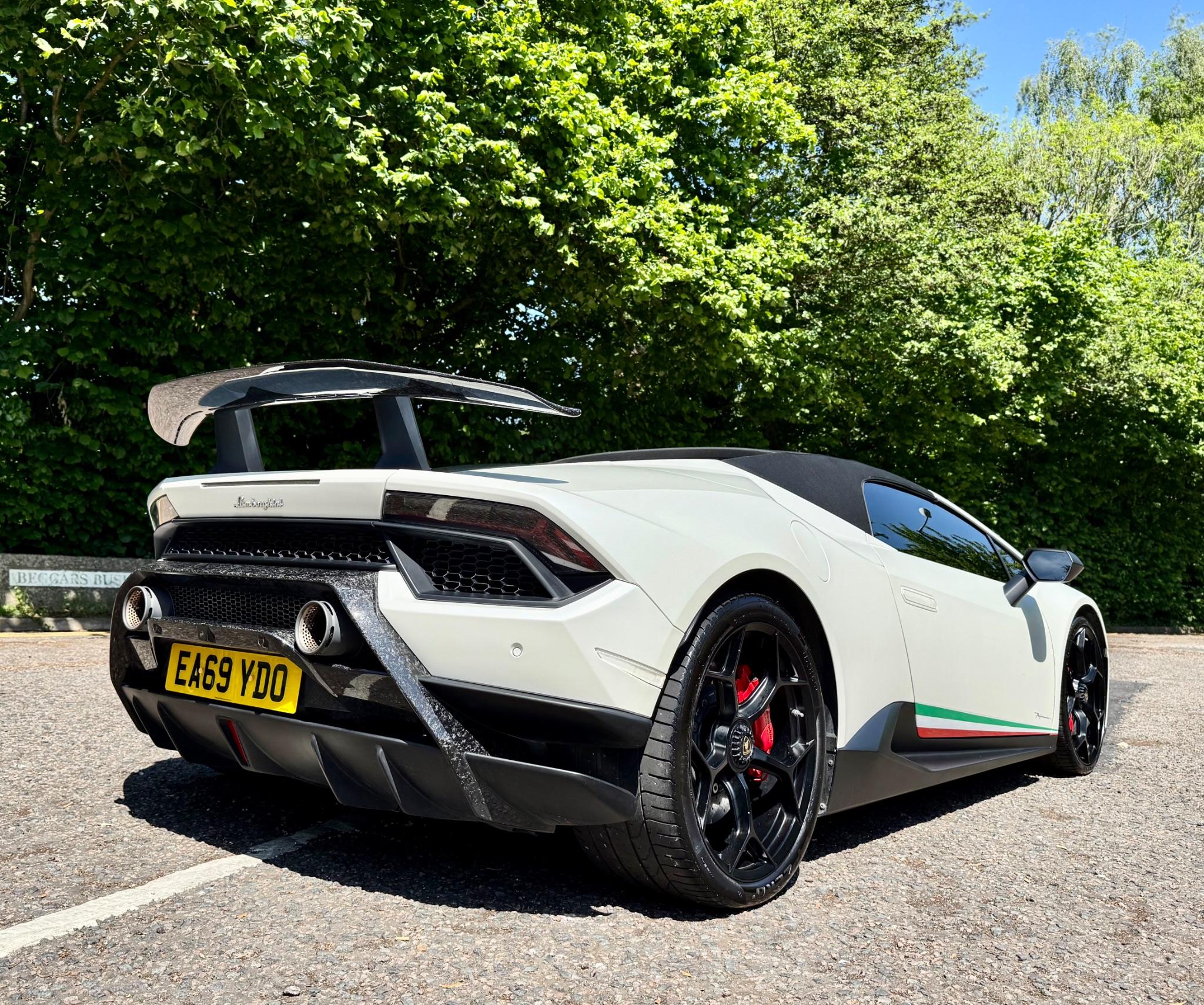 Lamborghini Huracan view 32