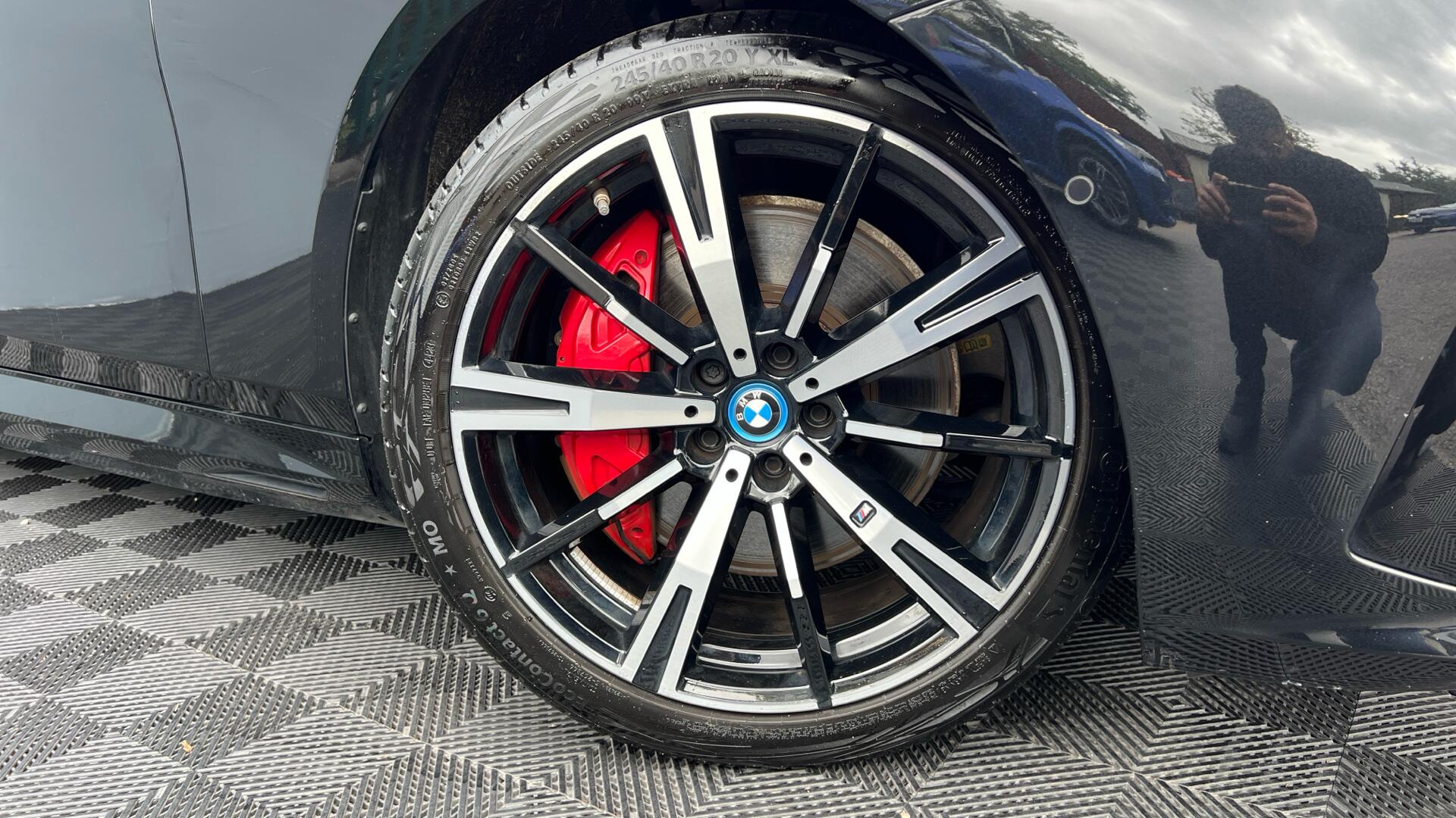 BMW I5 view 26