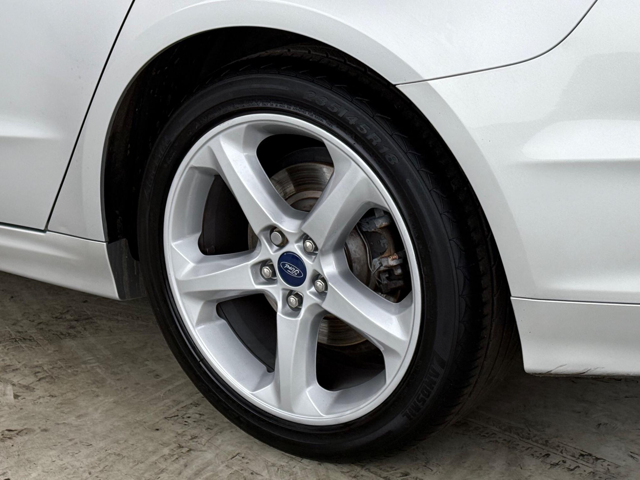 Ford Mondeo view 9