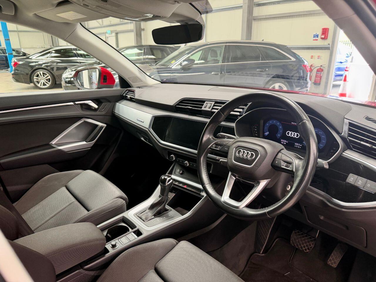Audi Q3 view 3