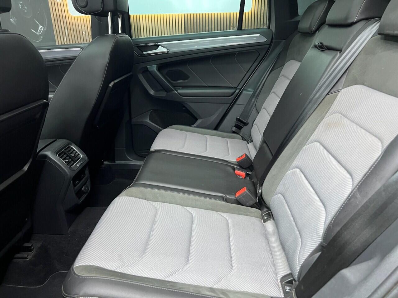 Volkswagen Tiguan view 45