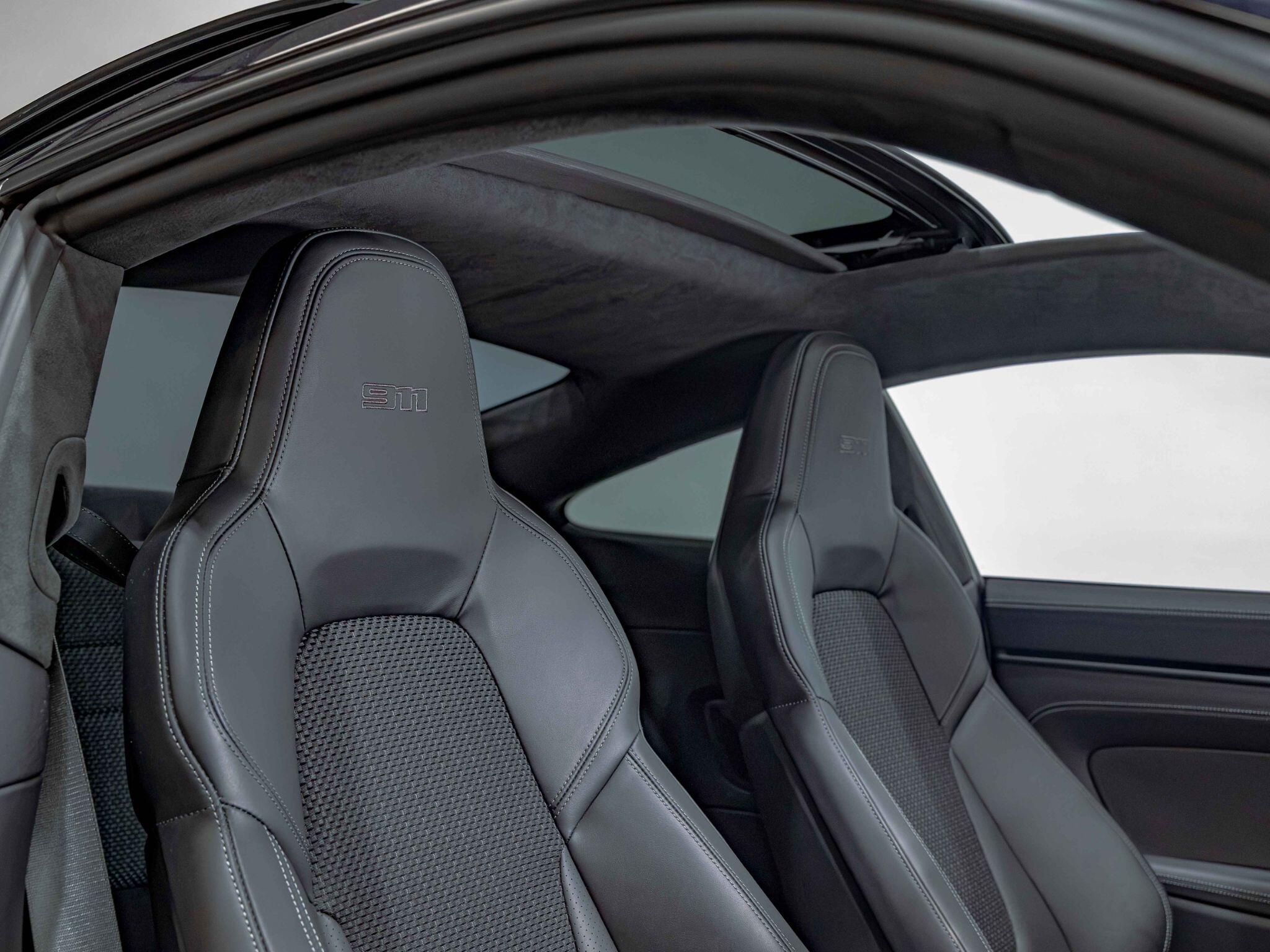 Porsche 911 view 3