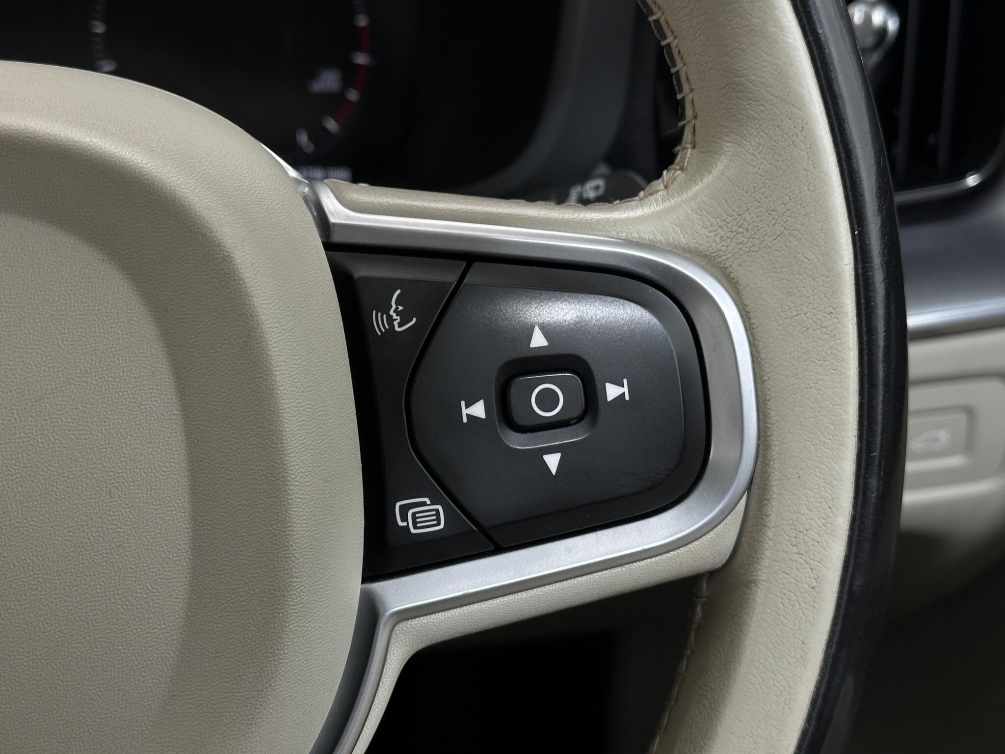 Volvo XC60 view 16