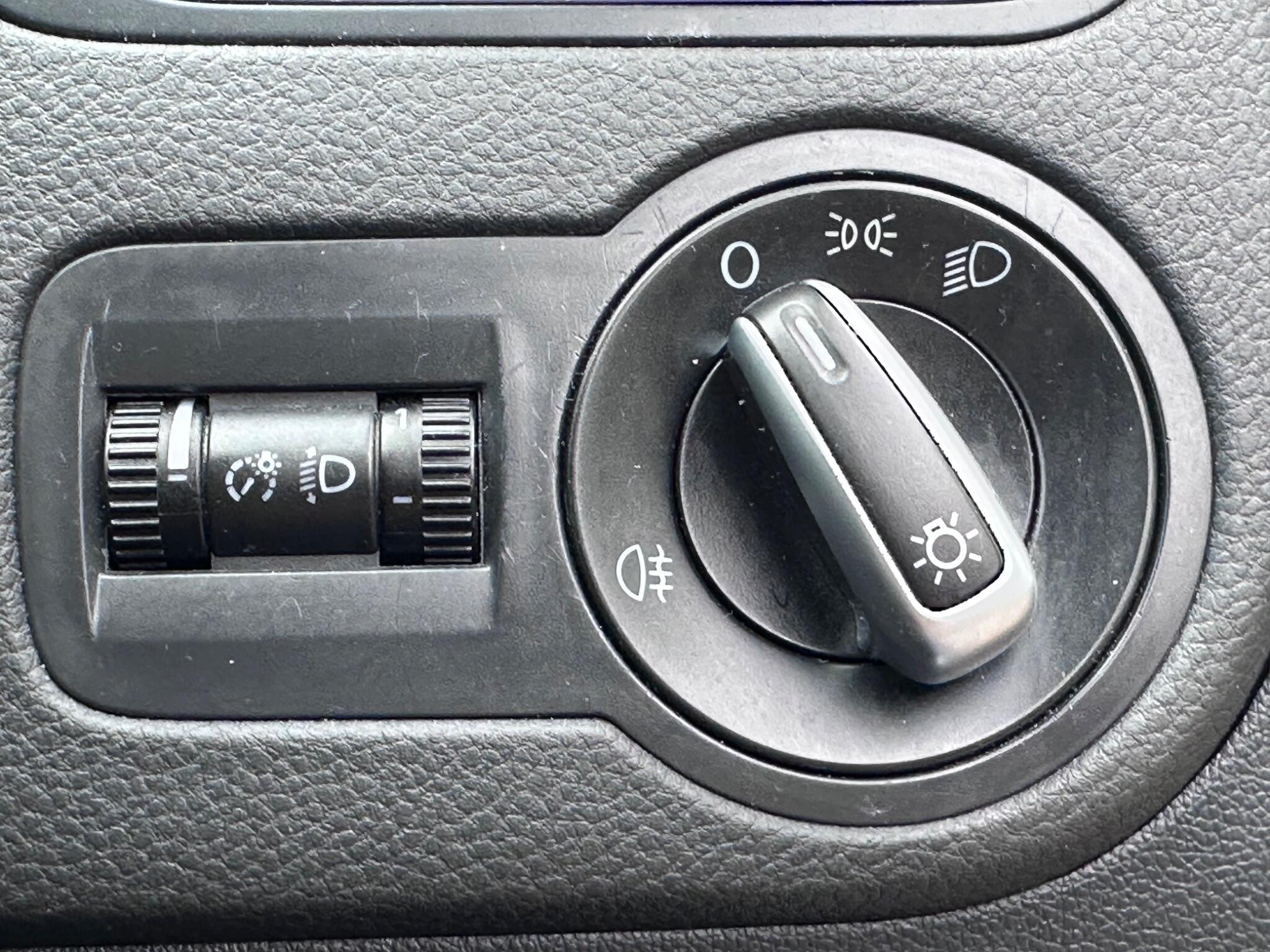 2011 Volkswagen Polo image 24