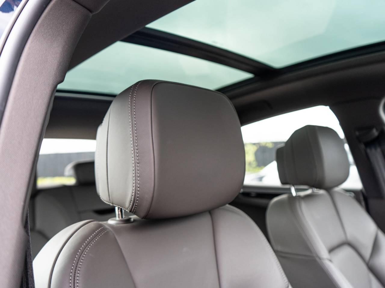 Porsche Macan view 27