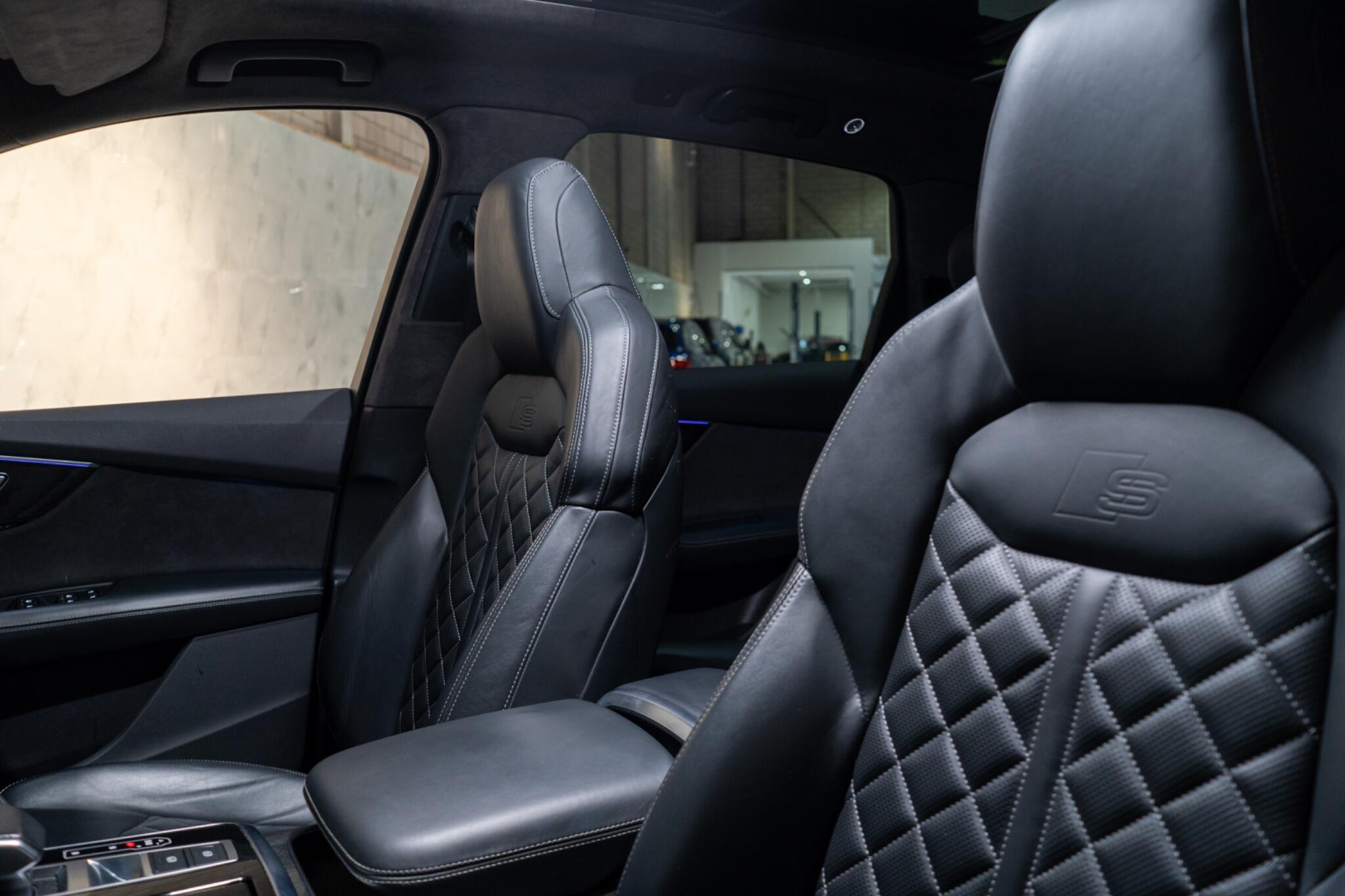 Audi SQ7 view 14