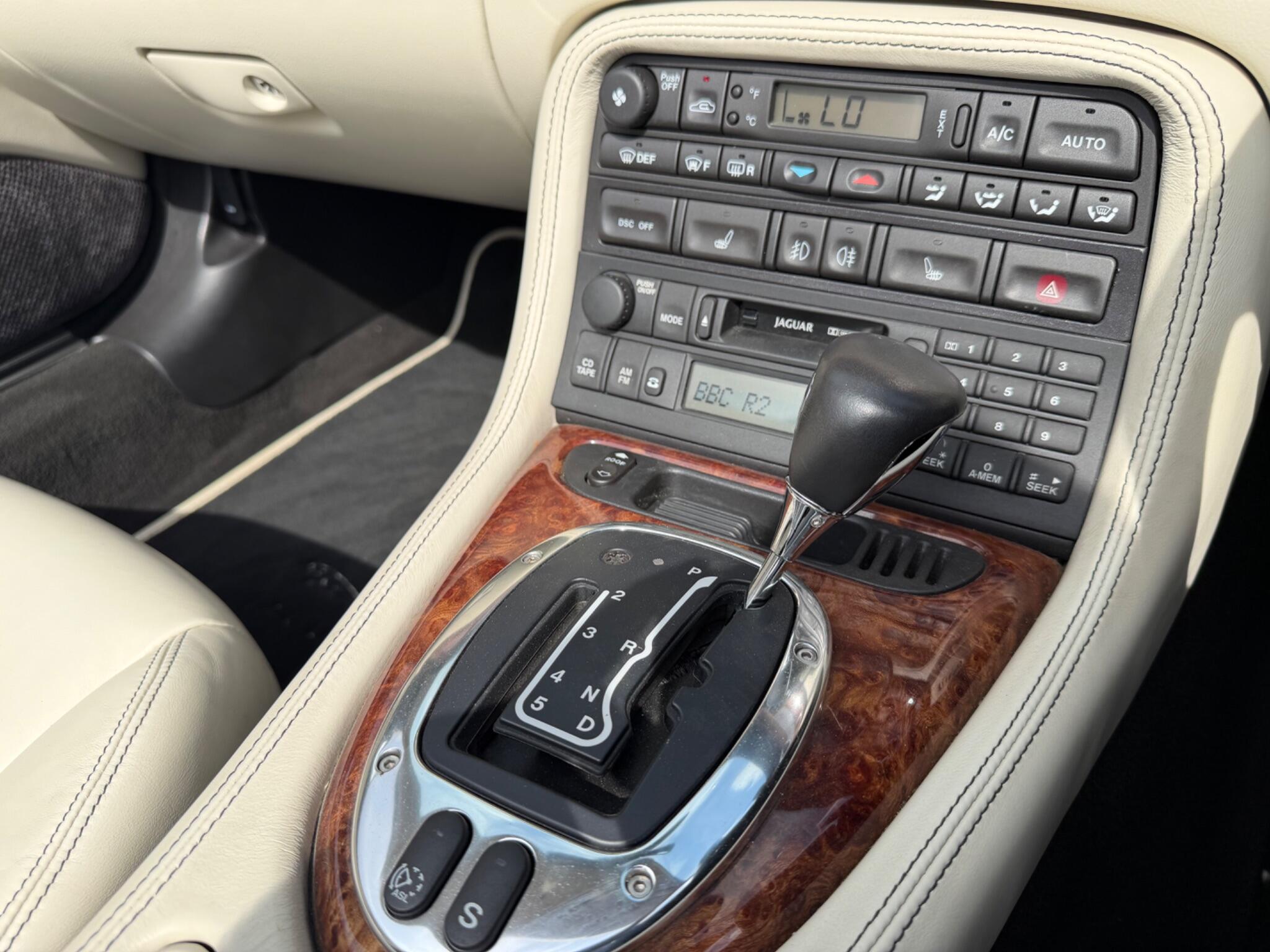 Jaguar XK8 view 68