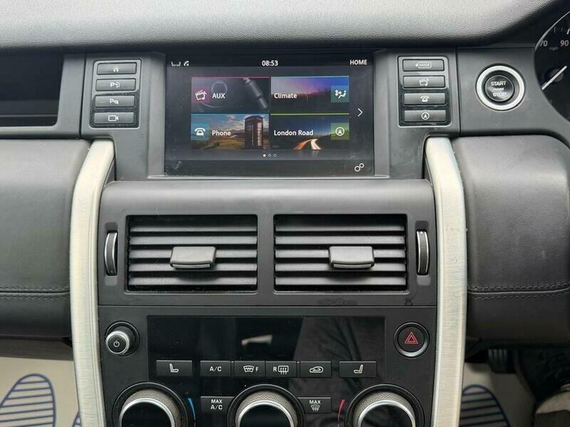 Land Rover Discovery Sport view 40
