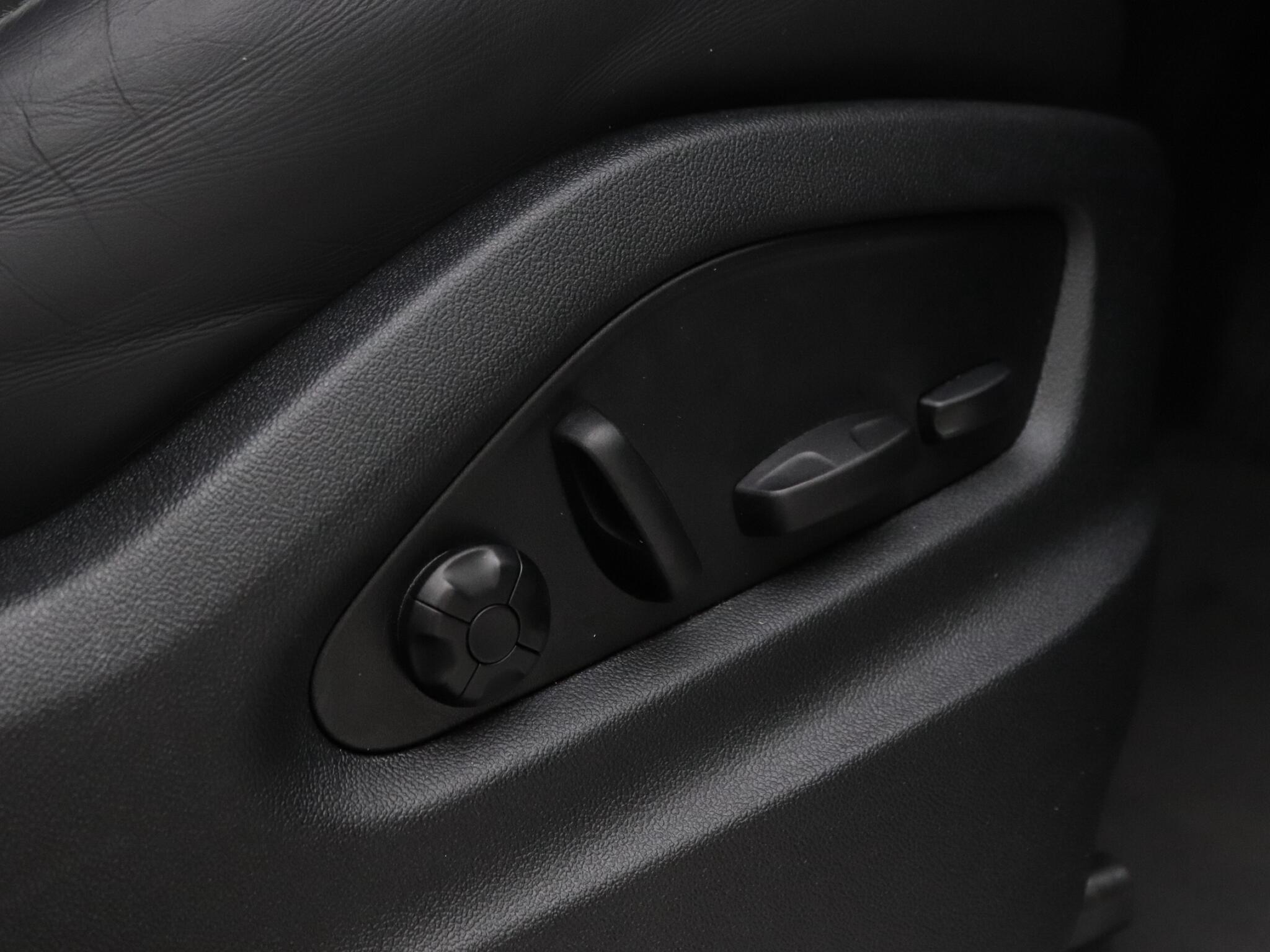 Porsche Cayenne view 27
