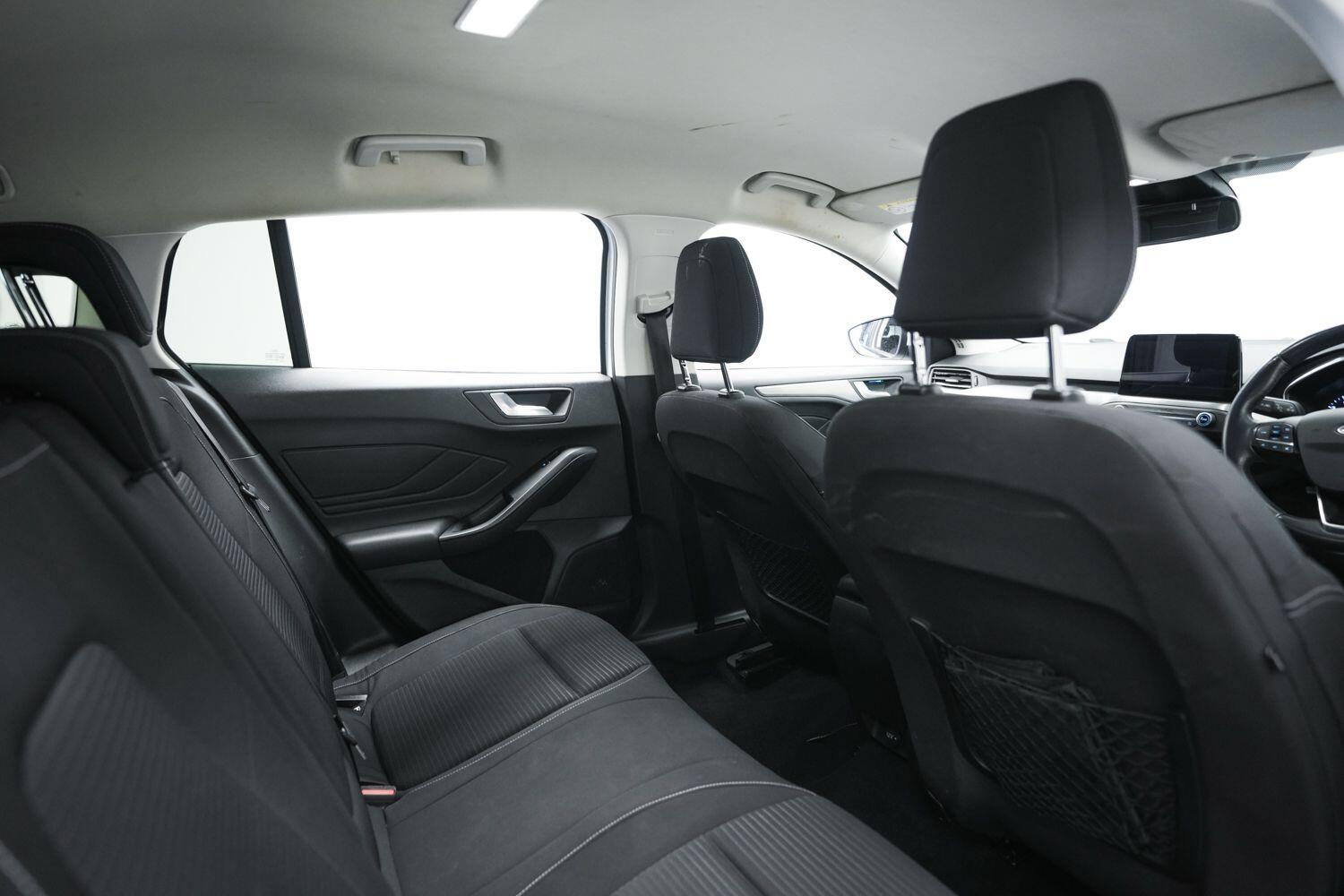 Ford Focus view 16